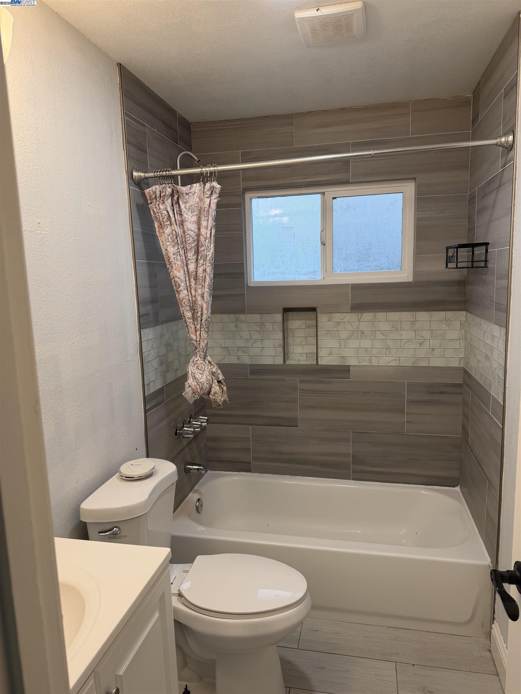 Detail Gallery Image 13 of 18 For 239 E 20th, Tracy,  CA 95376 - 3 Beds | 1/1 Baths