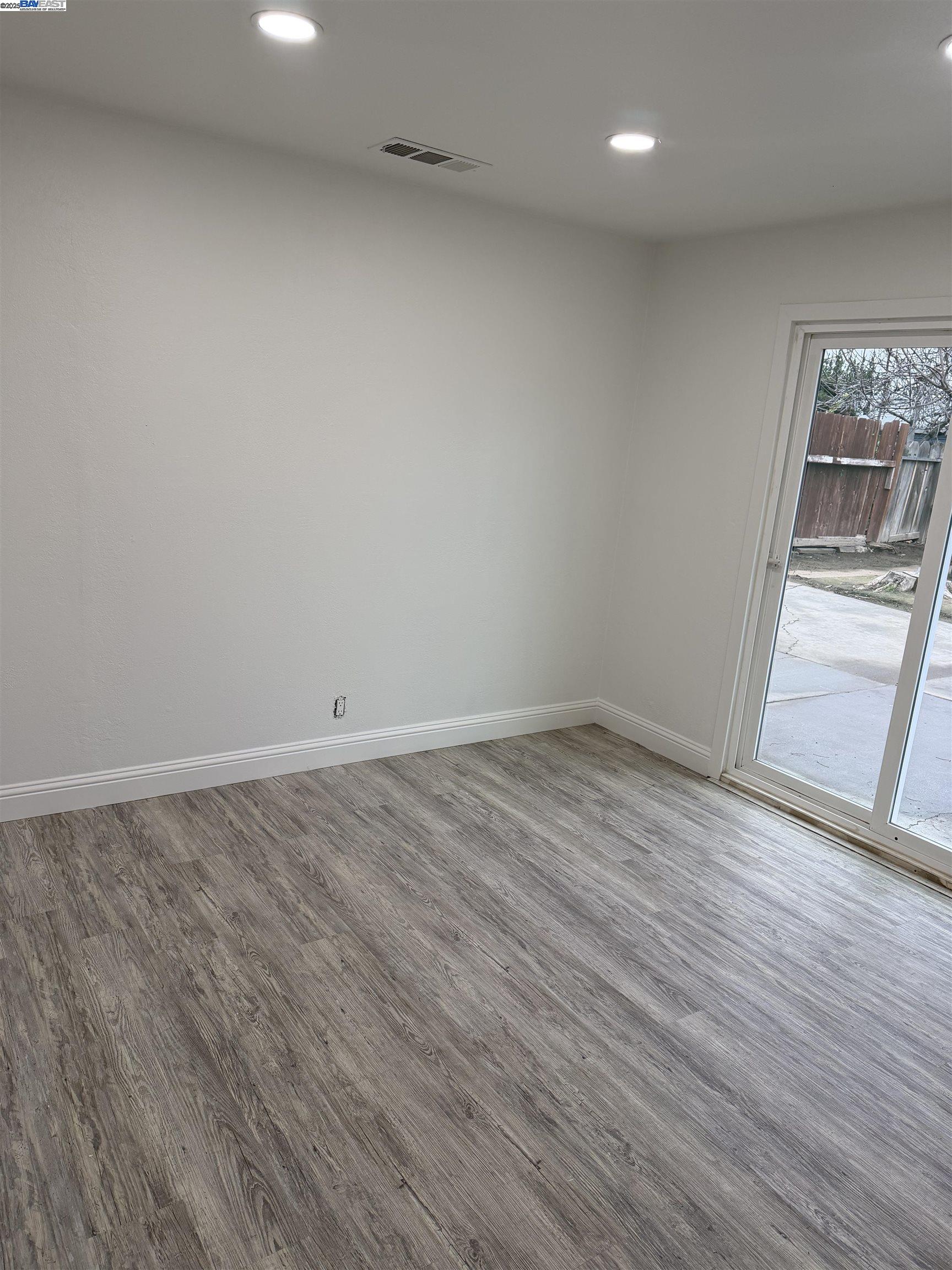 Detail Gallery Image 10 of 18 For 239 E 20th, Tracy,  CA 95376 - 3 Beds | 1/1 Baths