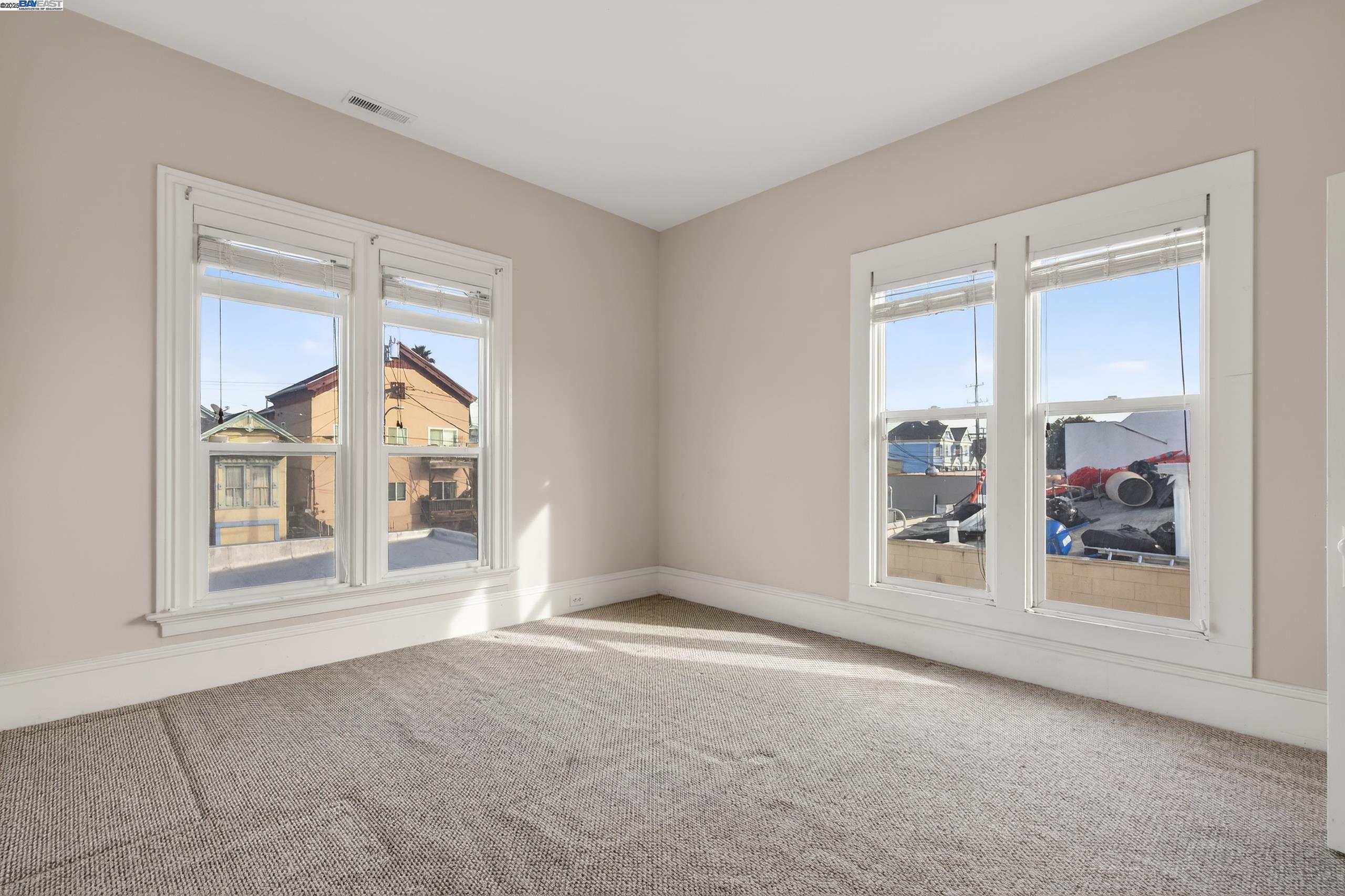 Detail Gallery Image 16 of 31 For 1011 E 11th St, Oakland,  CA 94606 - – Beds | – Baths