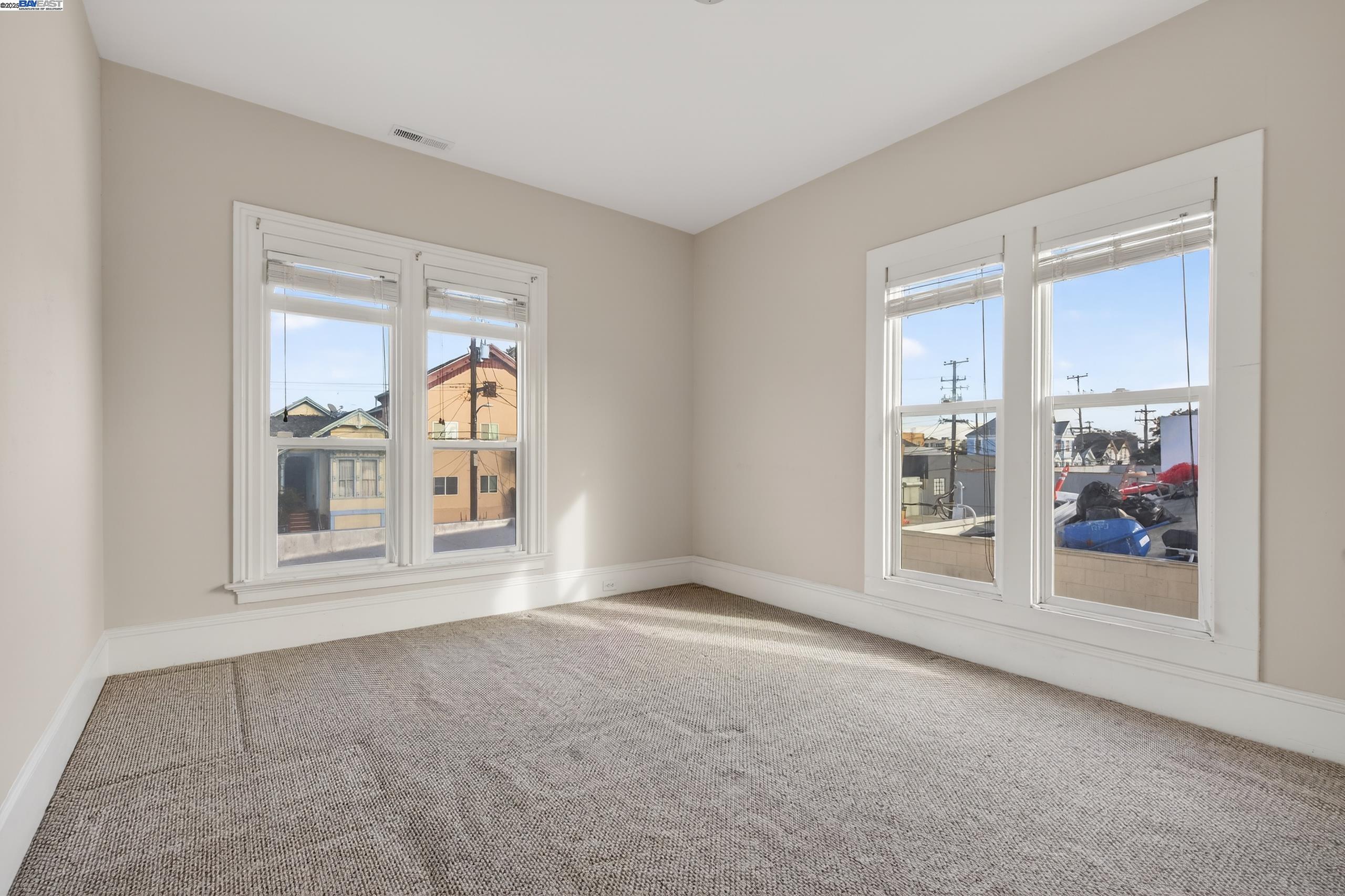 Detail Gallery Image 20 of 31 For 1011 E 11th St, Oakland,  CA 94606 - – Beds | – Baths