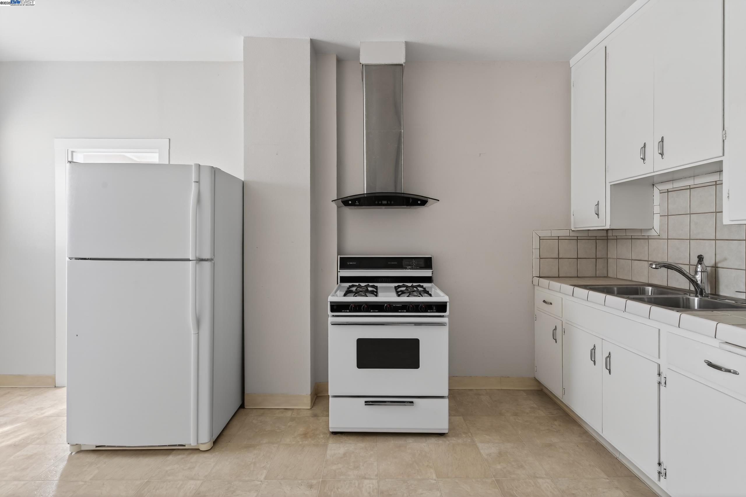 Detail Gallery Image 22 of 31 For 1011 E 11th St, Oakland,  CA 94606 - – Beds | – Baths