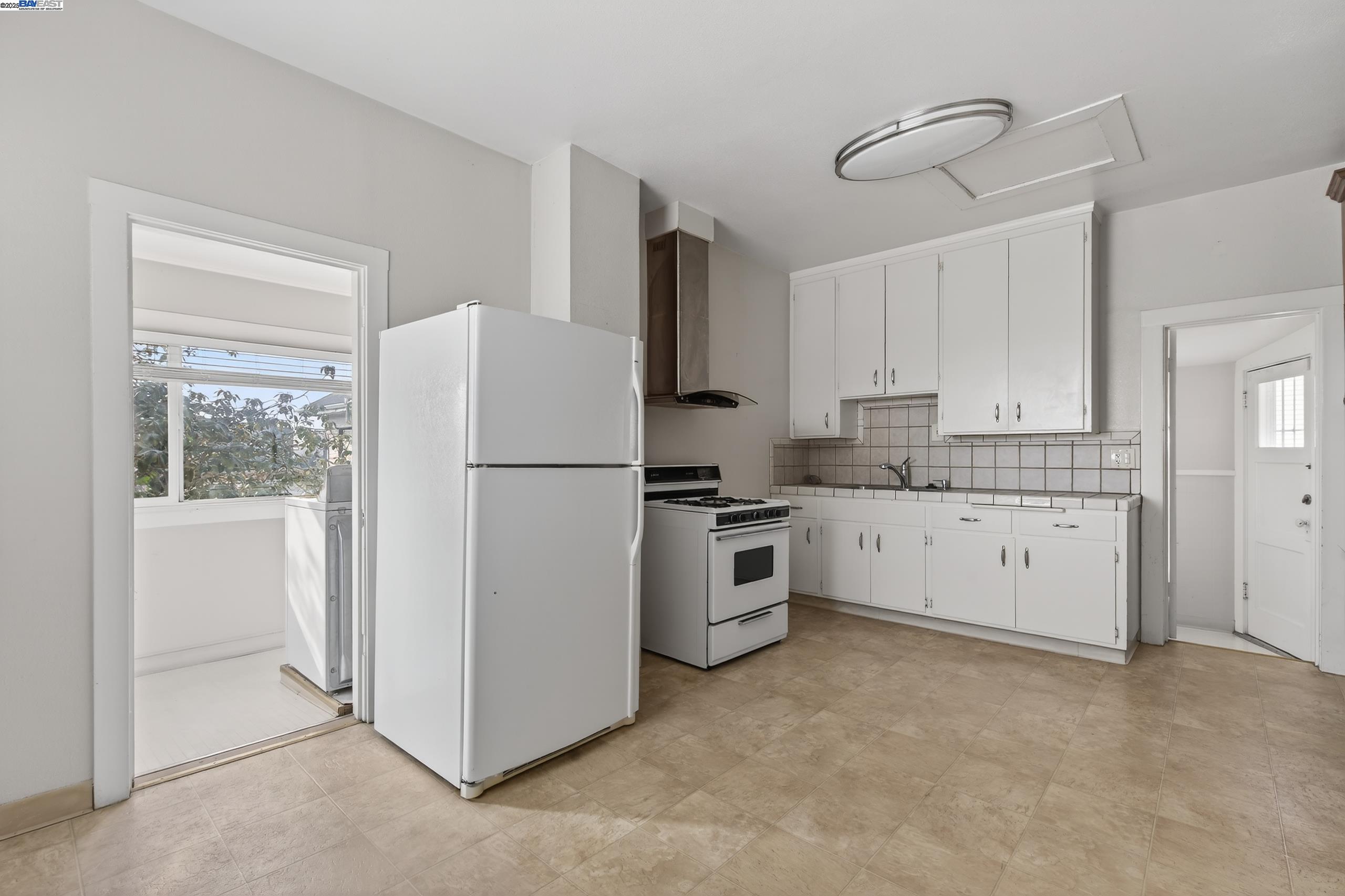 Detail Gallery Image 23 of 31 For 1011 E 11th St, Oakland,  CA 94606 - – Beds | – Baths