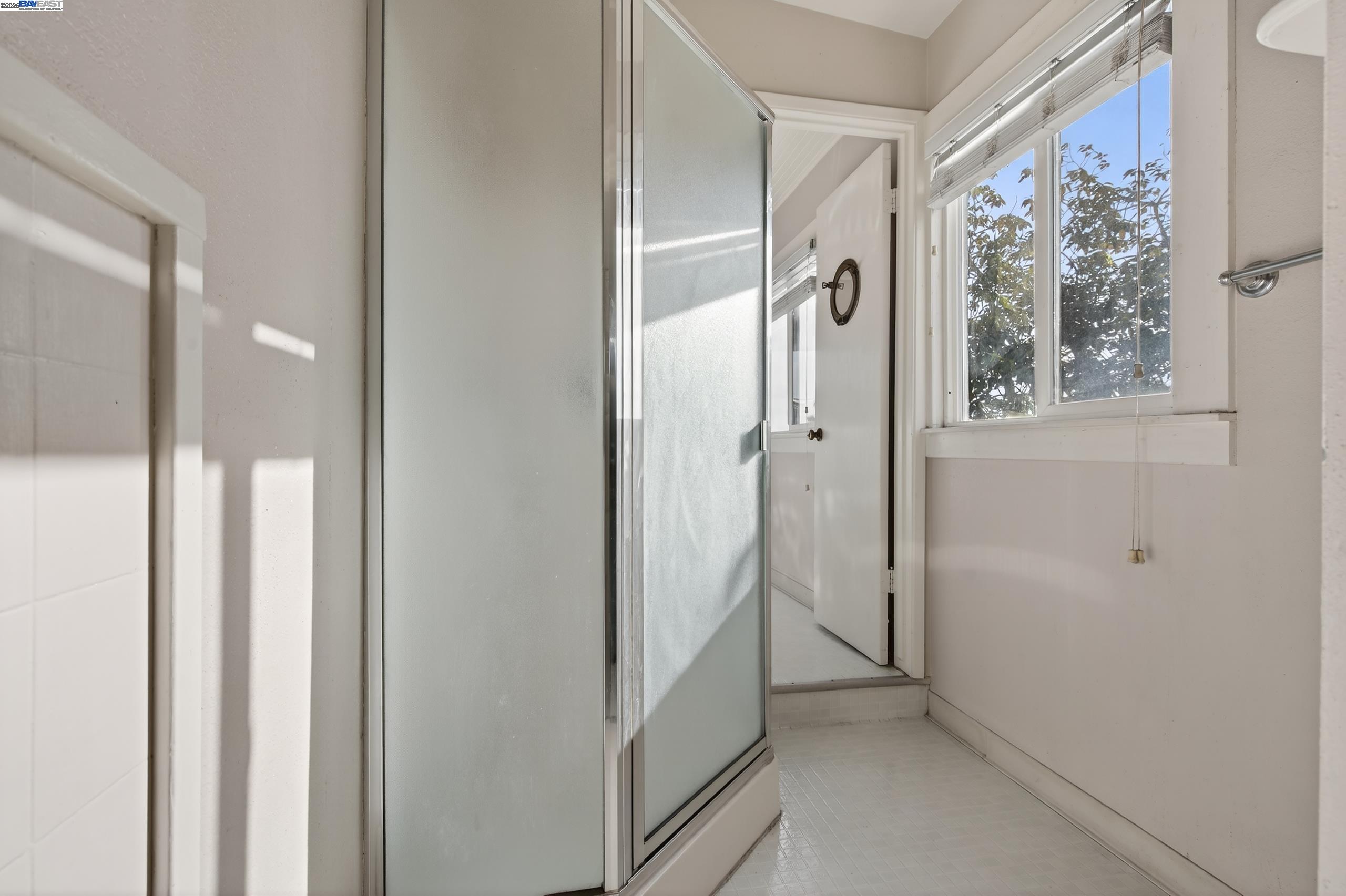 Detail Gallery Image 29 of 31 For 1011 E 11th St, Oakland,  CA 94606 - – Beds | – Baths