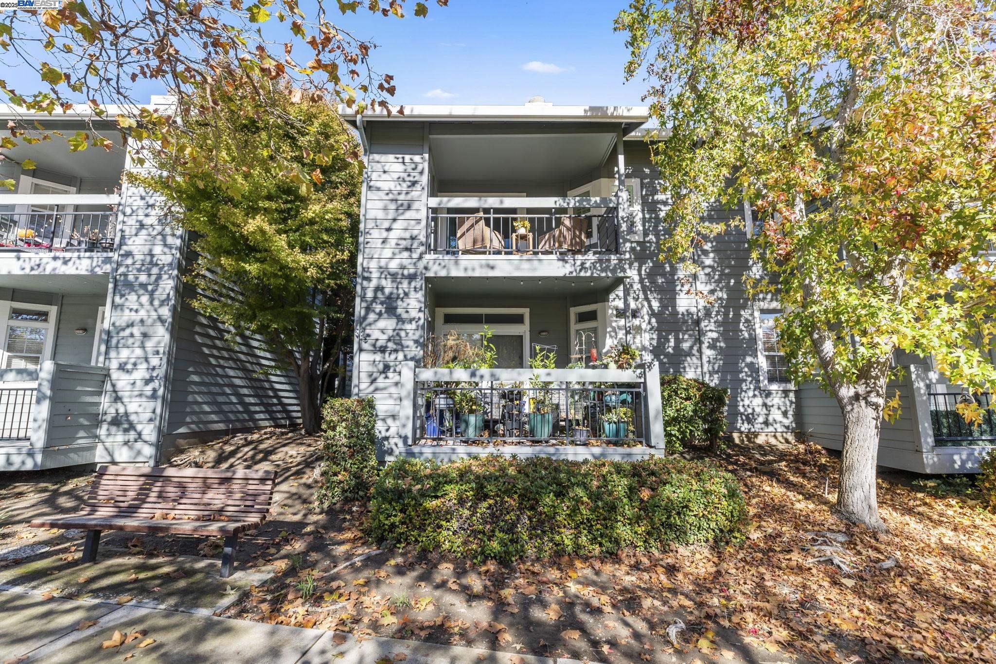 Detail Gallery Image 2 of 51 For 8170 Mountain View Dr #F,  Pleasanton,  CA 94588 - 1 Beds | 1 Baths