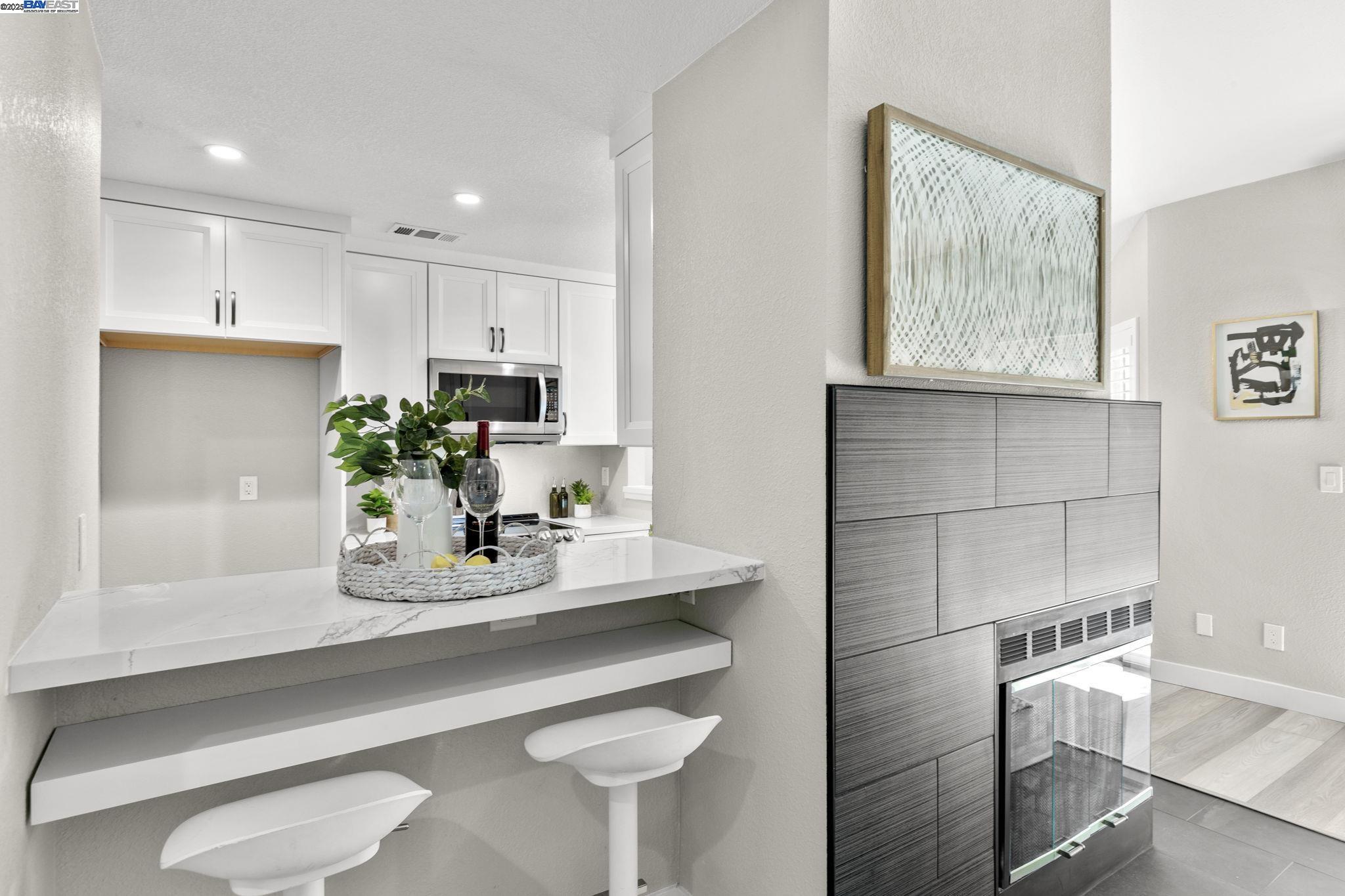 Detail Gallery Image 15 of 51 For 8170 Mountain View Dr #F,  Pleasanton,  CA 94588 - 1 Beds | 1 Baths