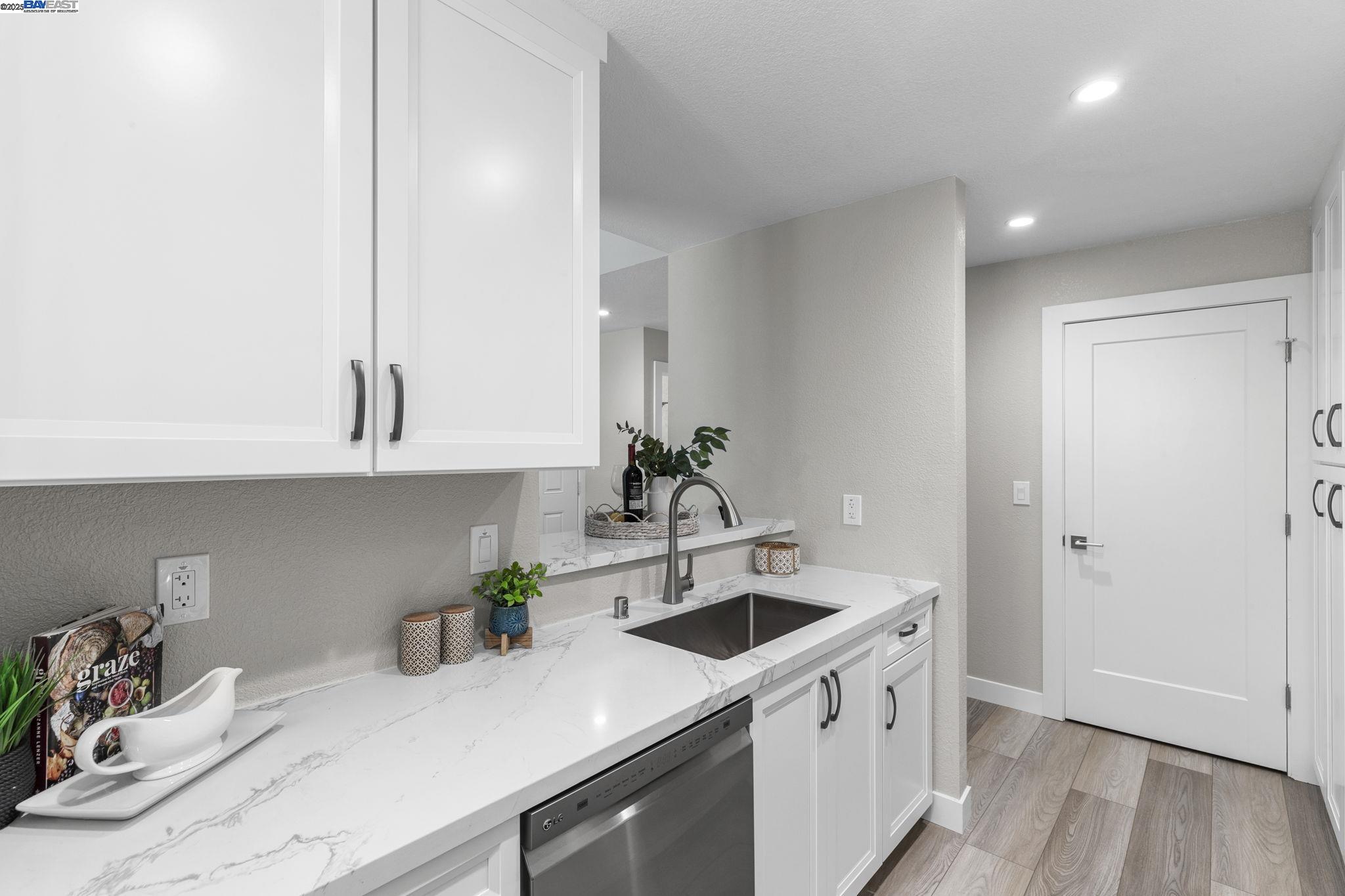 Detail Gallery Image 20 of 51 For 8170 Mountain View Dr #F,  Pleasanton,  CA 94588 - 1 Beds | 1 Baths