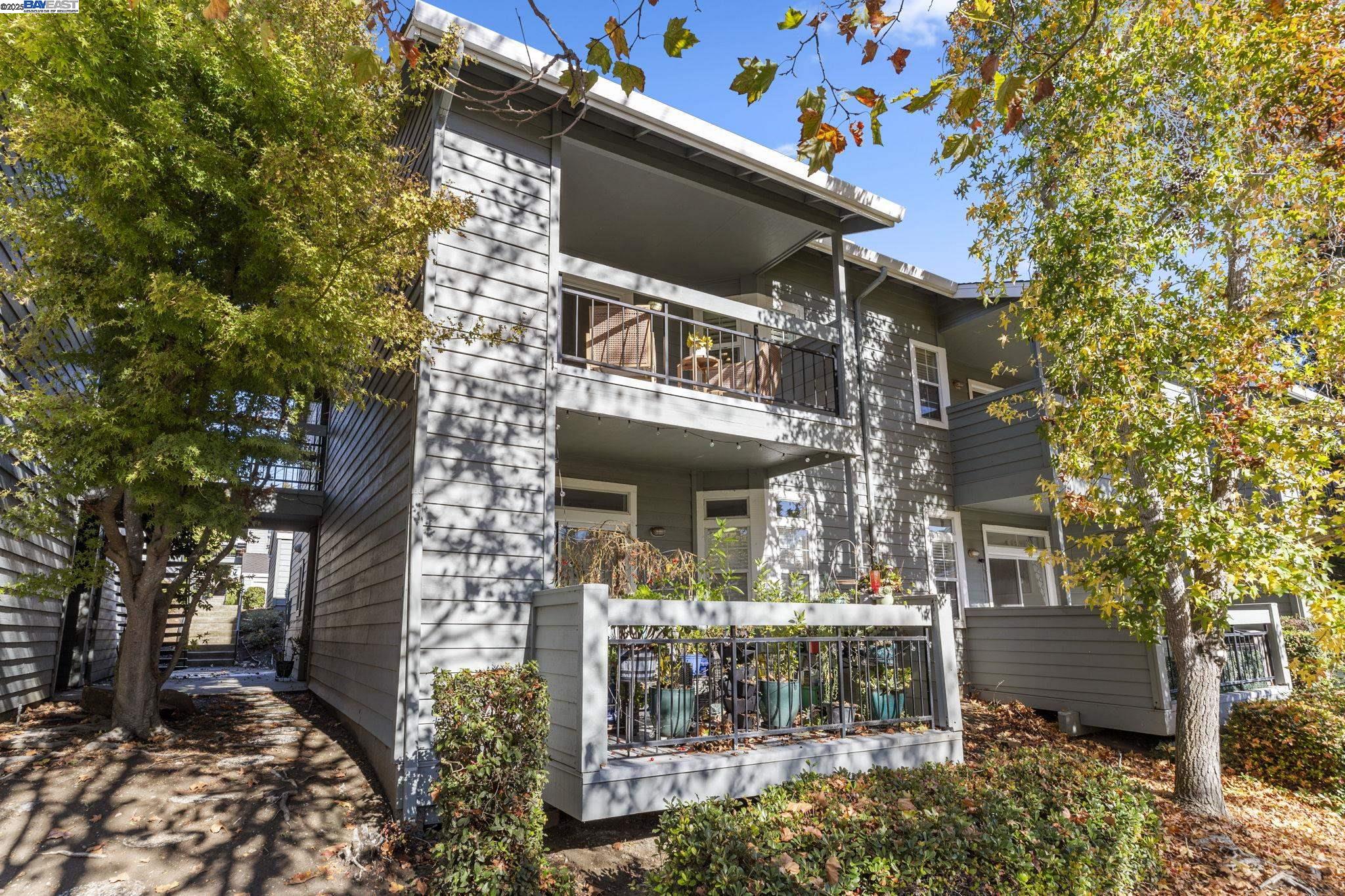 Detail Gallery Image 3 of 51 For 8170 Mountain View Dr #F,  Pleasanton,  CA 94588 - 1 Beds | 1 Baths