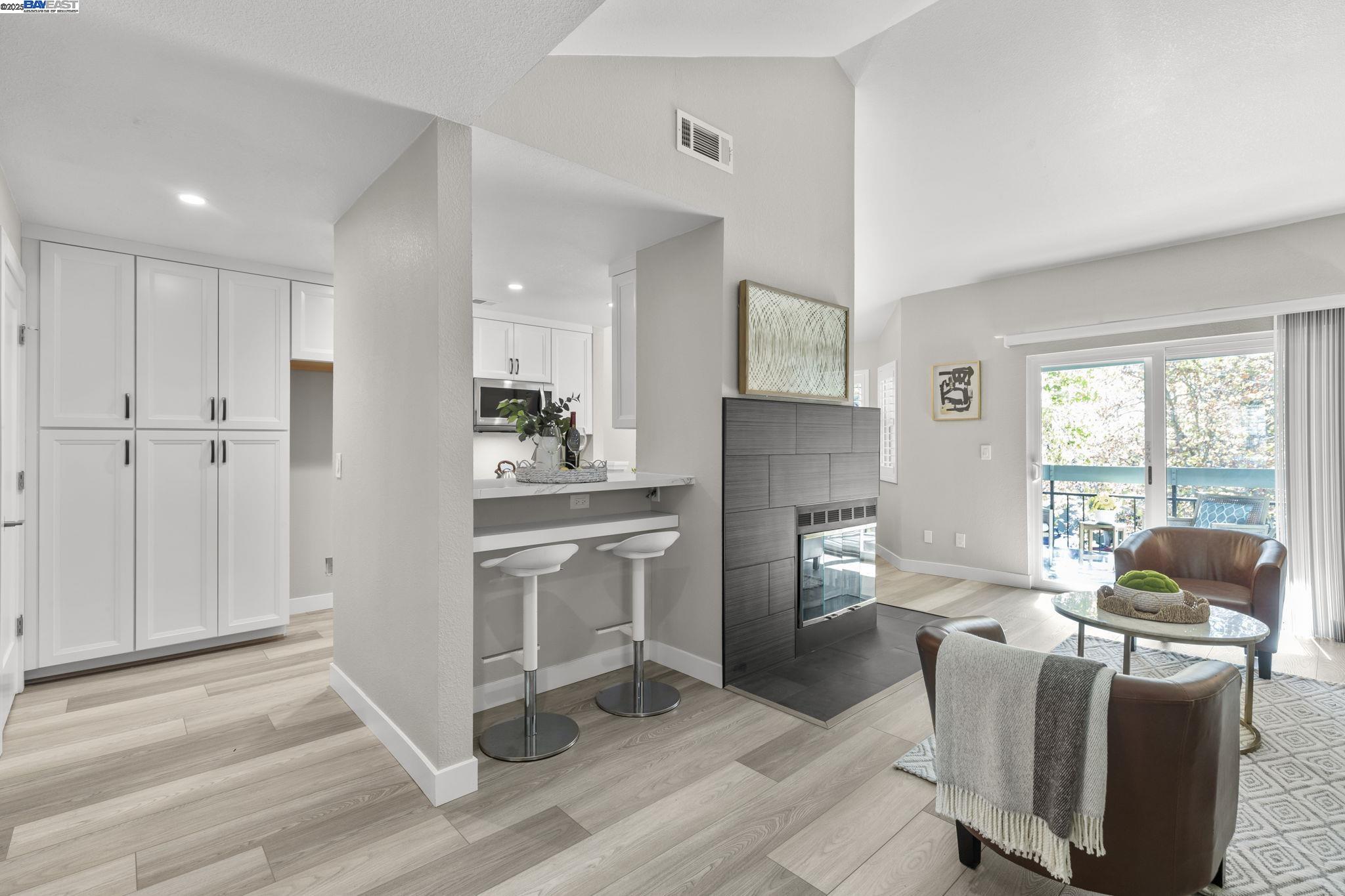 Detail Gallery Image 8 of 51 For 8170 Mountain View Dr #F,  Pleasanton,  CA 94588 - 1 Beds | 1 Baths