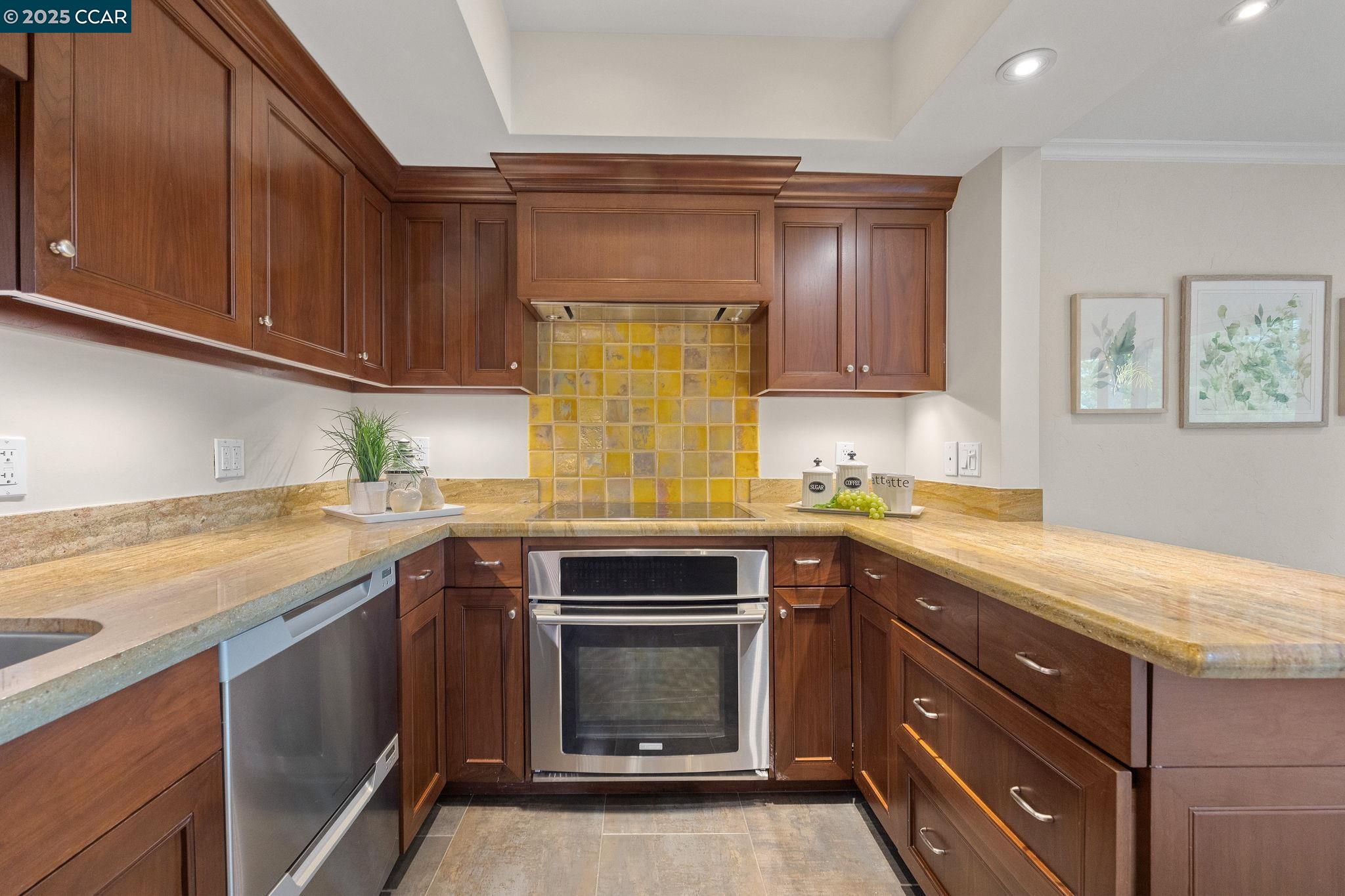 Detail Gallery Image 8 of 47 For 1129 Avenida Sevilla 5b,  Walnut Creek,  CA 94595 - 2 Beds | 2 Baths