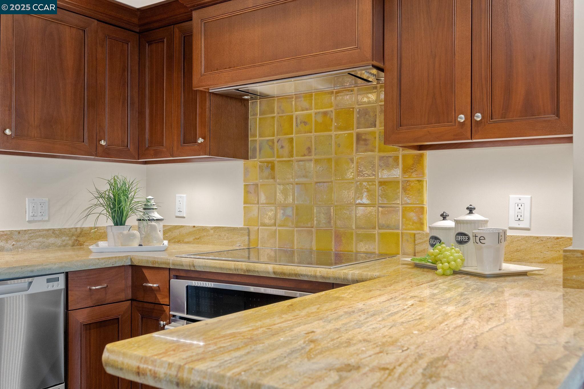 Detail Gallery Image 10 of 47 For 1129 Avenida Sevilla 5b,  Walnut Creek,  CA 94595 - 2 Beds | 2 Baths