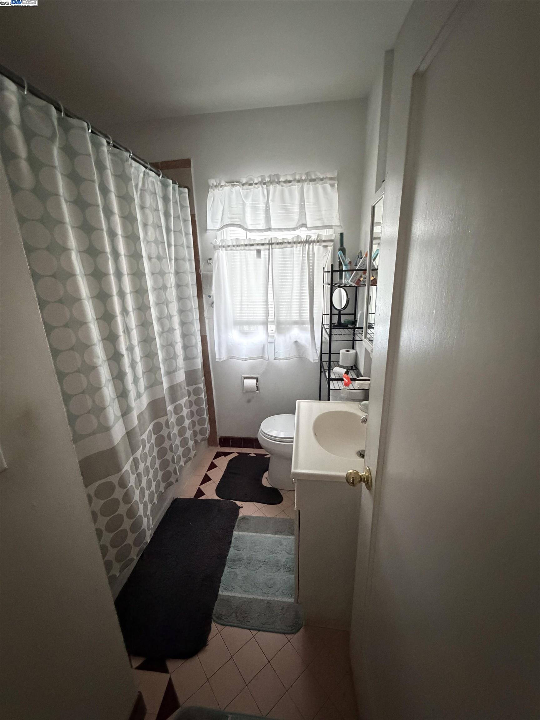 Detail Gallery Image 17 of 24 For 2014 100th  Ave, Oakland,  CA 94603 - 2 Beds | 1 Baths