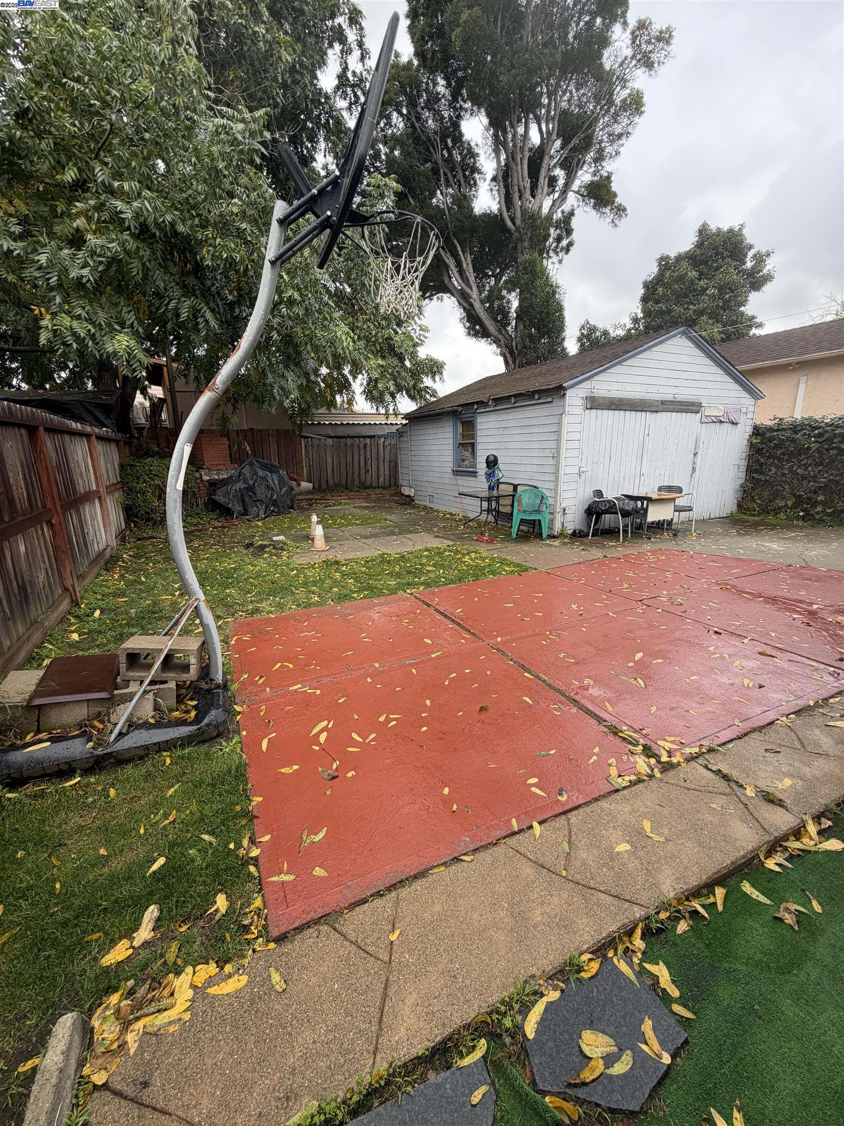 Detail Gallery Image 19 of 24 For 2014 100th  Ave, Oakland,  CA 94603 - 2 Beds | 1 Baths