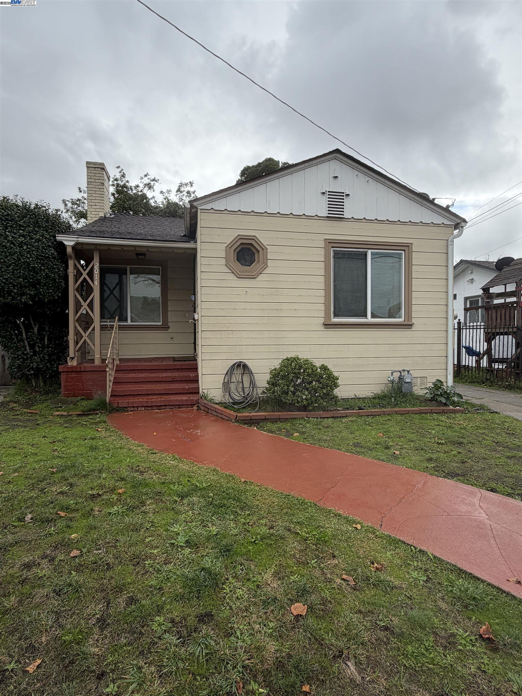 Detail Gallery Image 3 of 24 For 2014 100th  Ave, Oakland,  CA 94603 - 2 Beds | 1 Baths