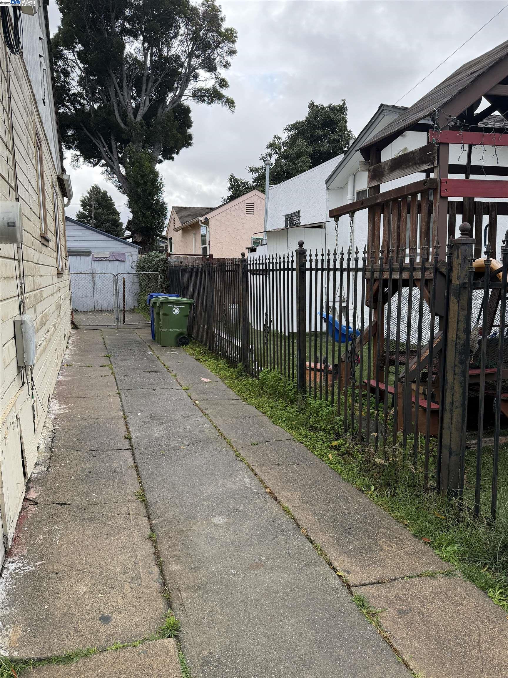 Detail Gallery Image 23 of 24 For 2014 100th  Ave, Oakland,  CA 94603 - 2 Beds | 1 Baths