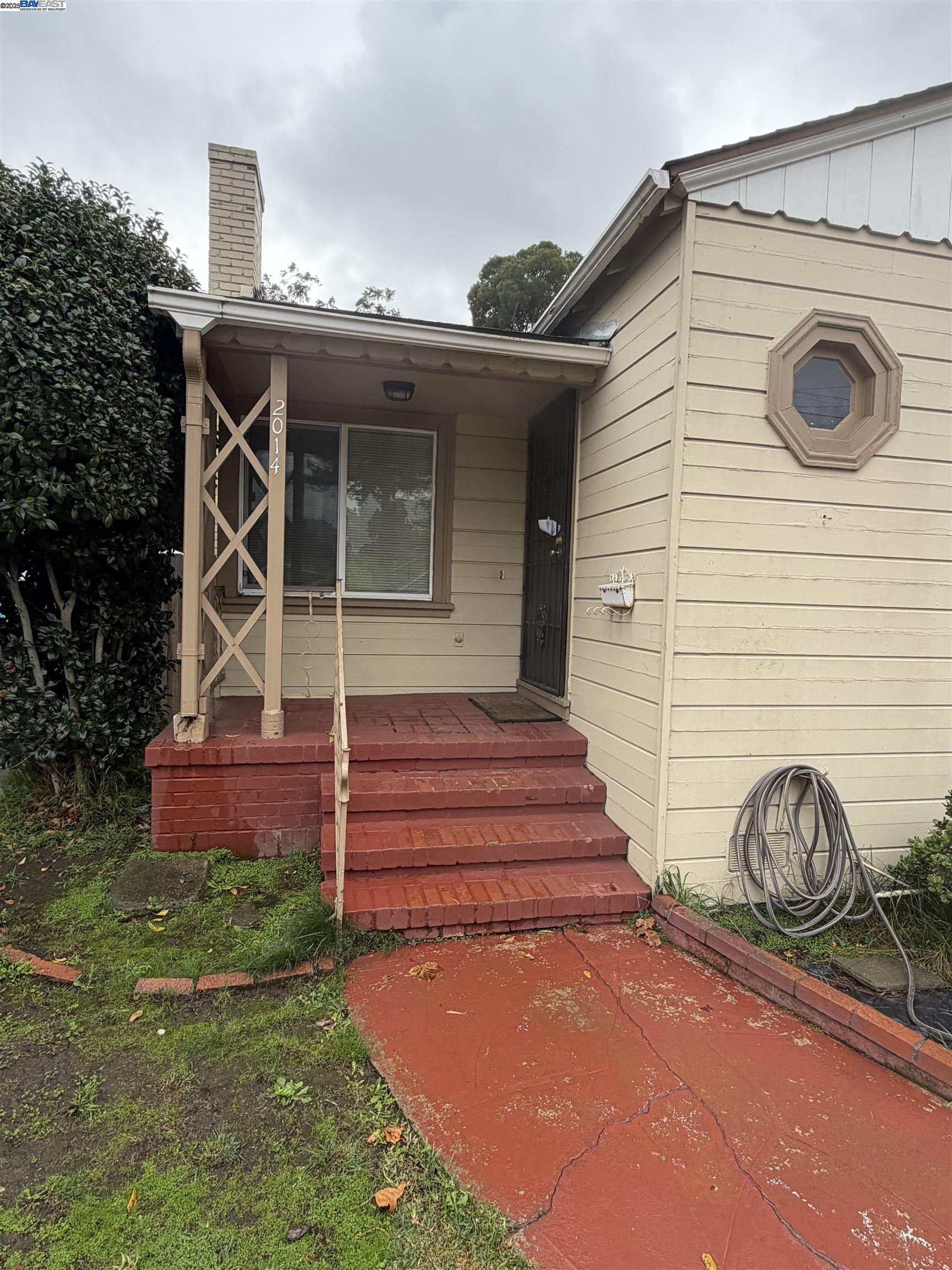 Detail Gallery Image 5 of 24 For 2014 100th  Ave, Oakland,  CA 94603 - 2 Beds | 1 Baths