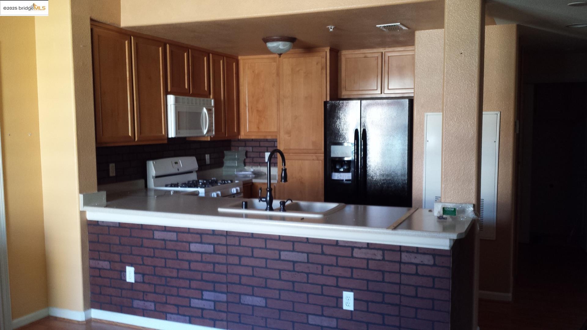 Detail Gallery Image 5 of 9 For 5201 Laguna Oaks Dr Unit 70,  Elk Grove,  CA 95758 - 2 Beds | 2 Baths