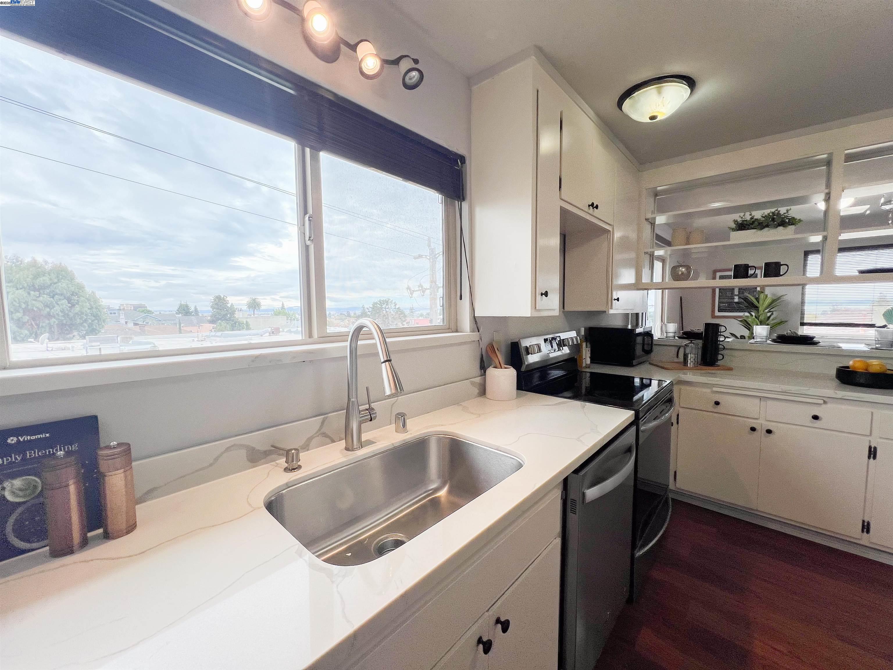 Detail Gallery Image 14 of 58 For 1444 Walnut St, Berkeley,  CA 94709 - – Beds | – Baths