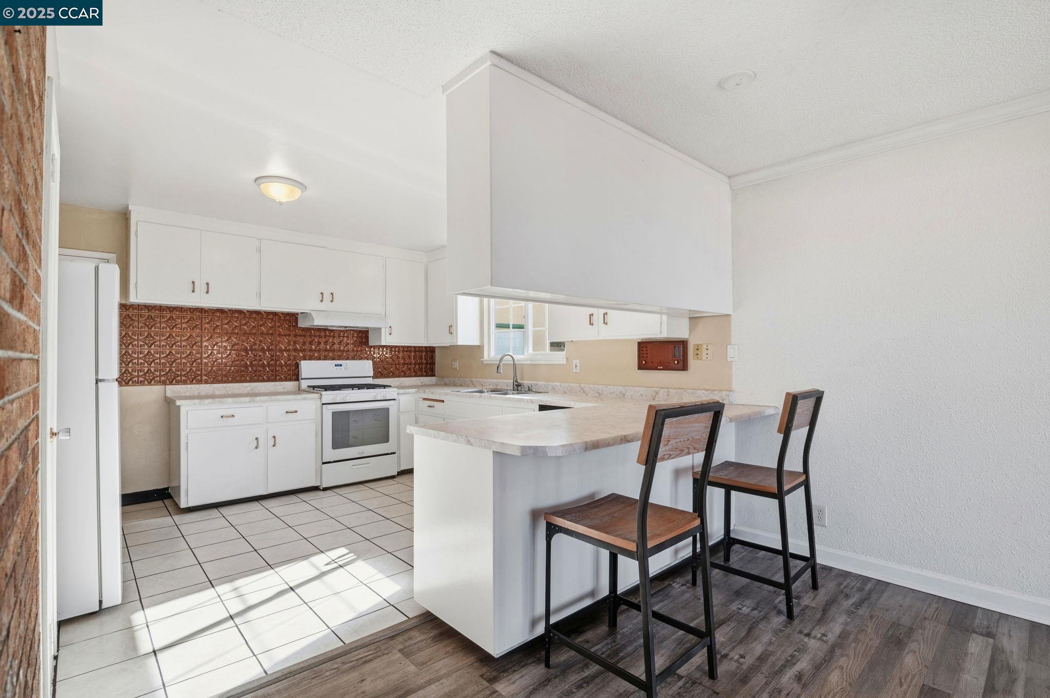 Detail Gallery Image 13 of 39 For 931 N Camino Alto Drive, Vallejo,  CA 94589 - 3 Beds | 2 Baths