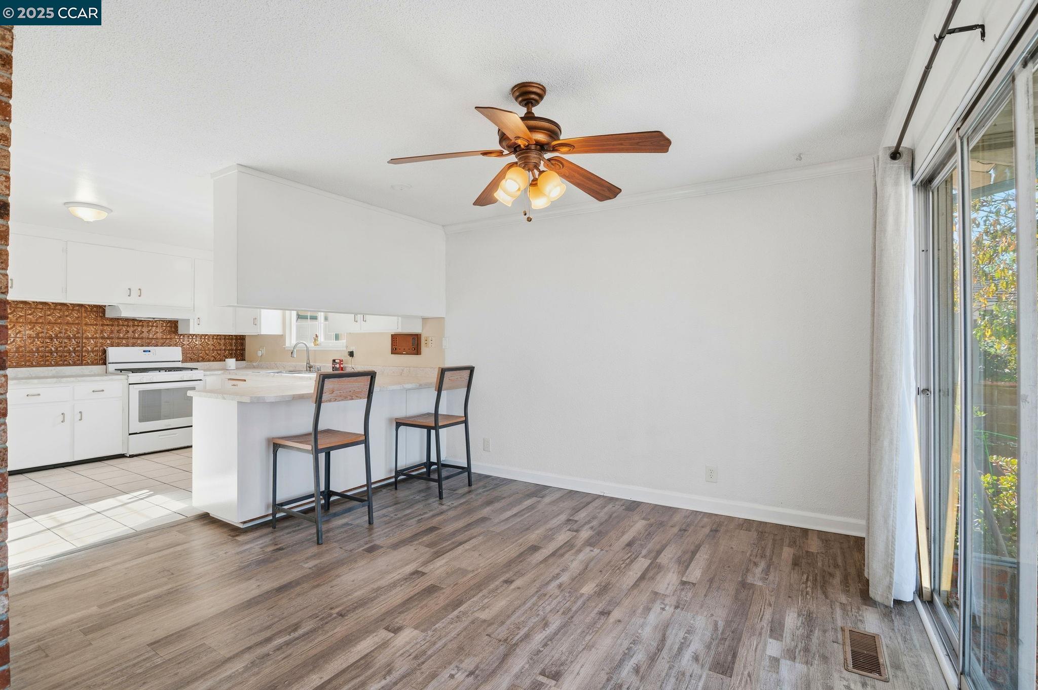 Detail Gallery Image 14 of 39 For 931 N Camino Alto Drive, Vallejo,  CA 94589 - 3 Beds | 2 Baths