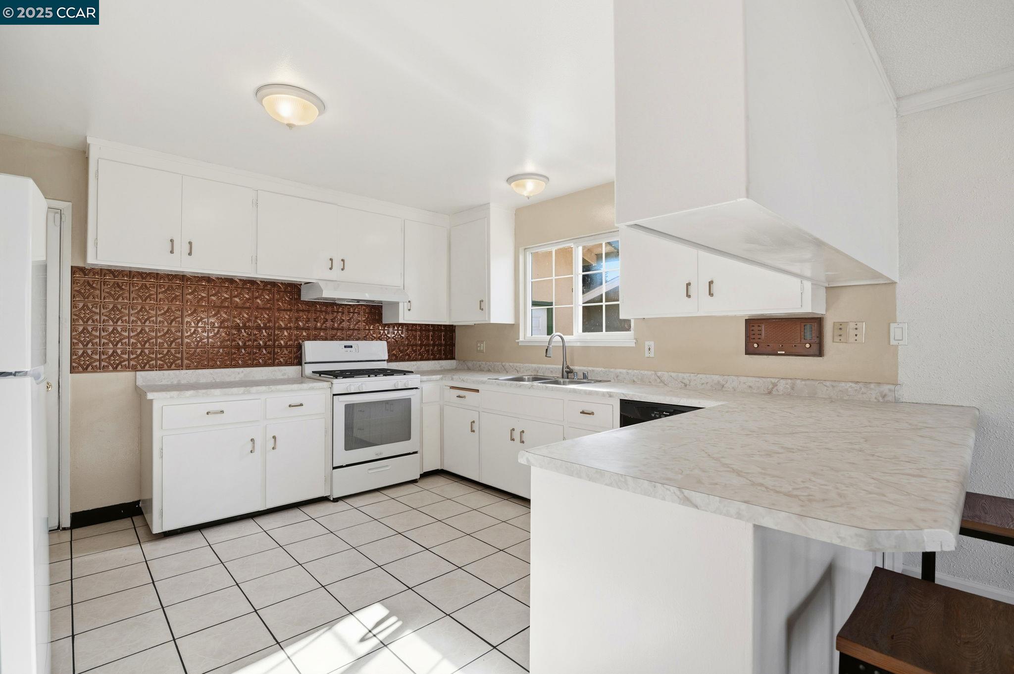 Detail Gallery Image 17 of 39 For 931 N Camino Alto Drive, Vallejo,  CA 94589 - 3 Beds | 2 Baths