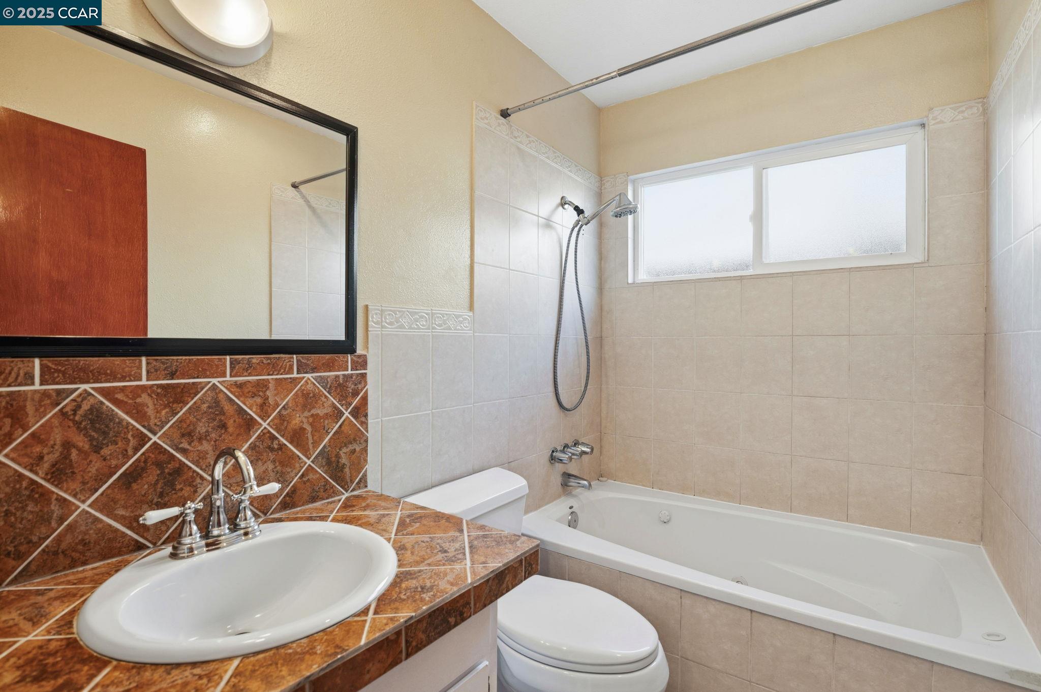 Detail Gallery Image 25 of 39 For 931 N Camino Alto Drive, Vallejo,  CA 94589 - 3 Beds | 2 Baths