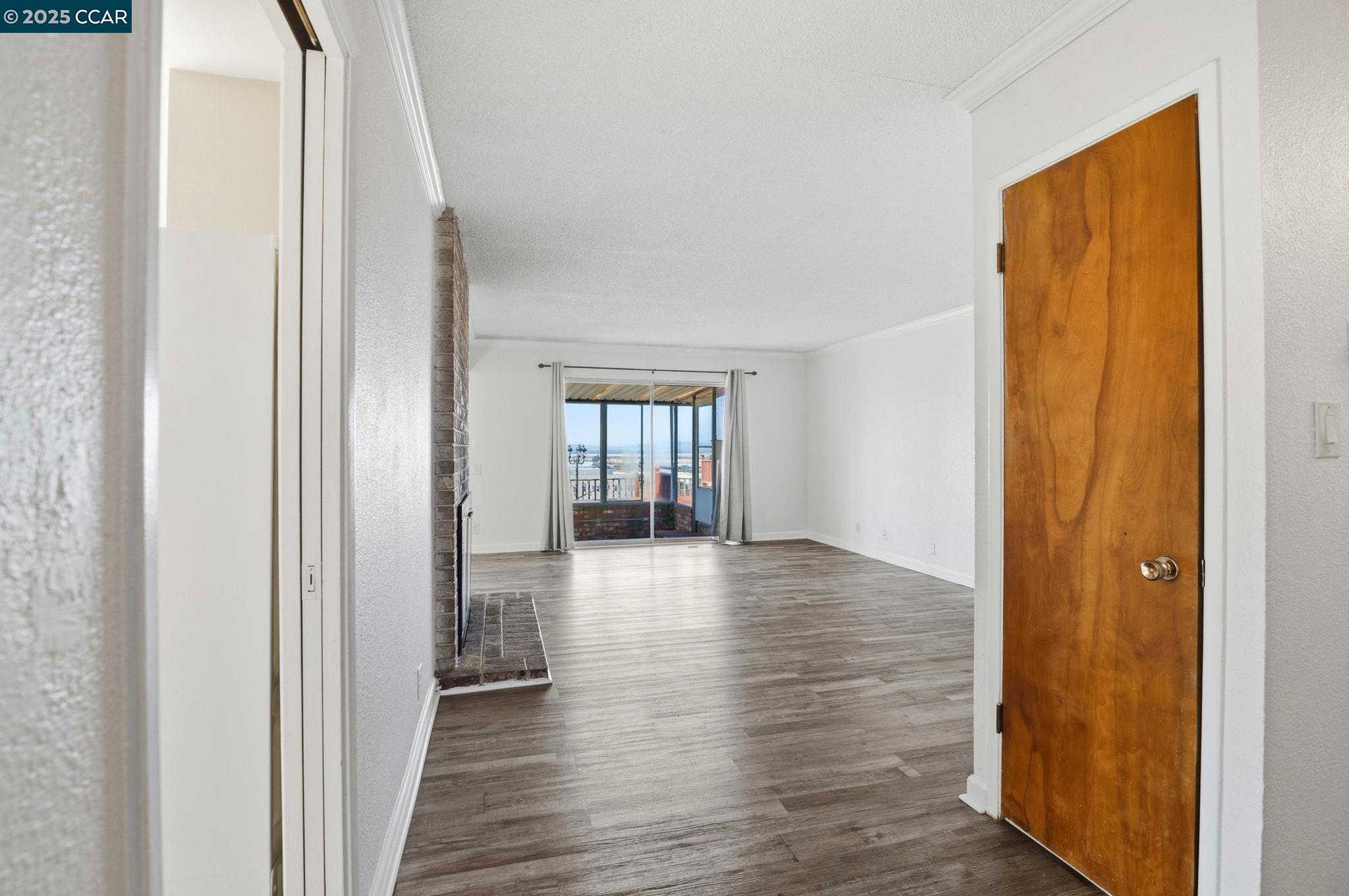 Detail Gallery Image 4 of 39 For 931 N Camino Alto Drive, Vallejo,  CA 94589 - 3 Beds | 2 Baths