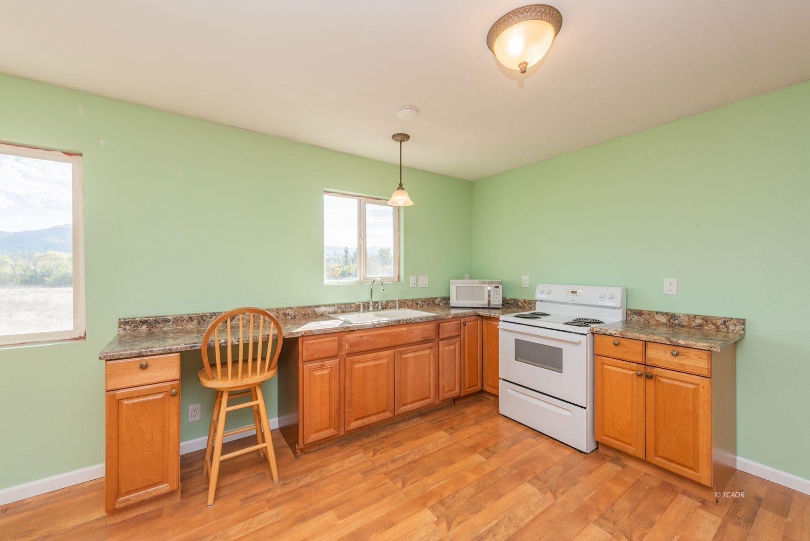 Detail Gallery Image 11 of 42 For 1095 Hyampom Rd, Hayfork,  CA 96041 - 2 Beds | 1 Baths