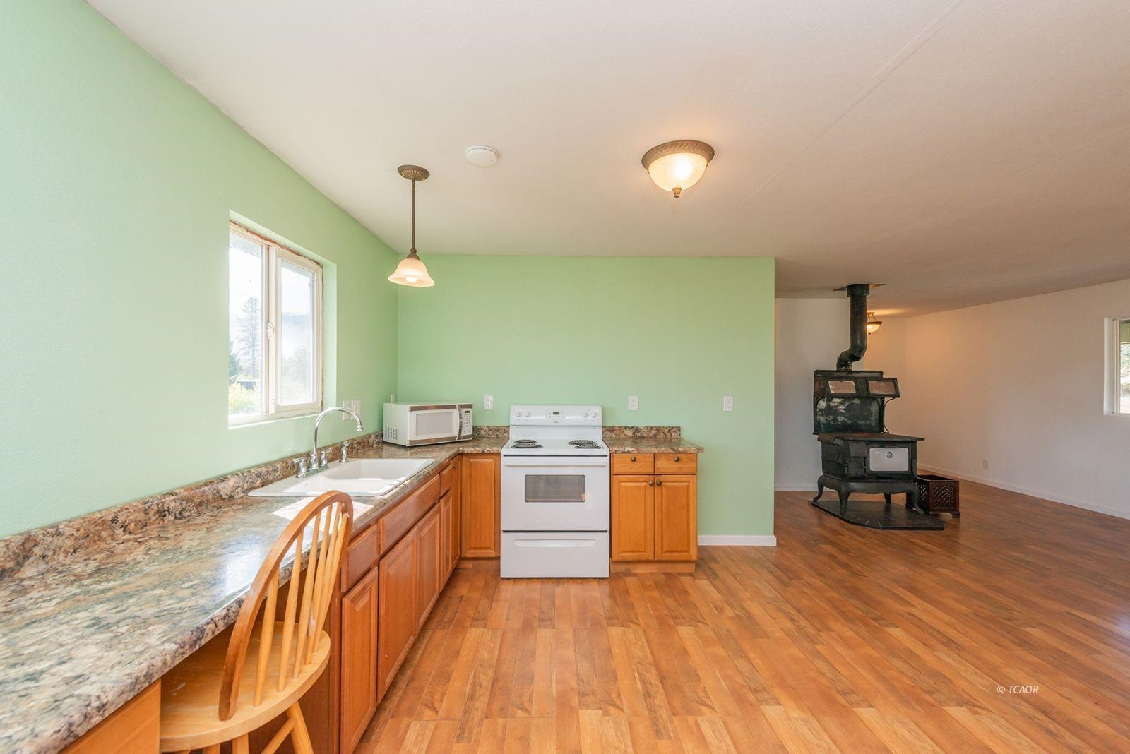 Detail Gallery Image 12 of 42 For 1095 Hyampom Rd, Hayfork,  CA 96041 - 2 Beds | 1 Baths