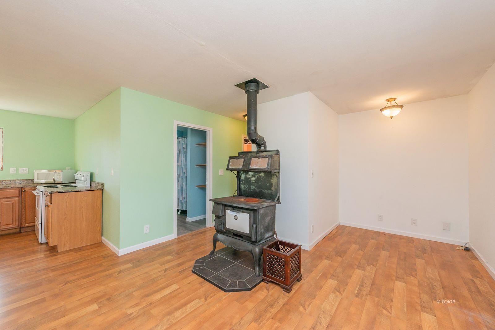 Detail Gallery Image 16 of 42 For 1095 Hyampom Rd, Hayfork,  CA 96041 - 2 Beds | 1 Baths