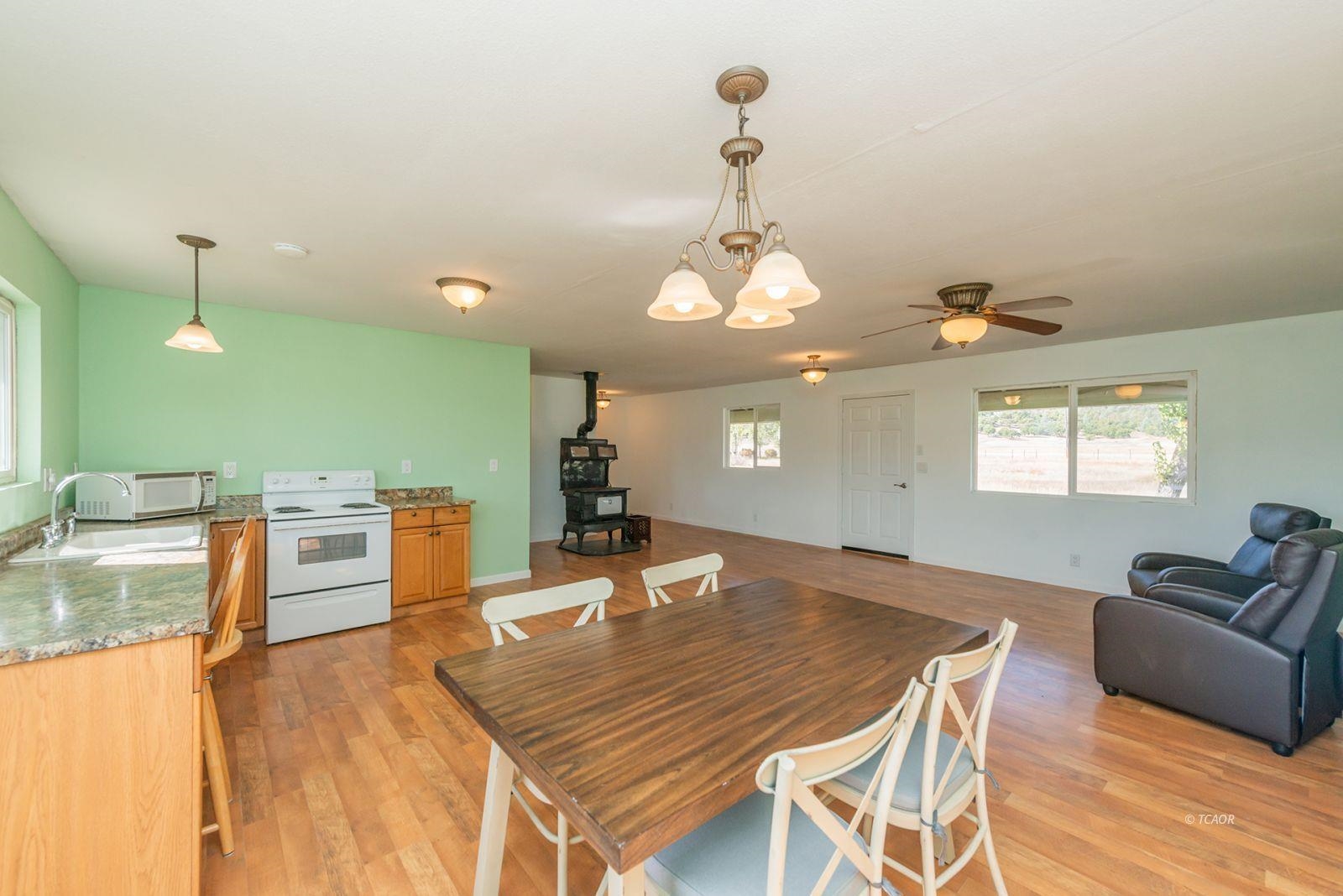 Detail Gallery Image 8 of 42 For 1095 Hyampom Rd, Hayfork,  CA 96041 - 2 Beds | 1 Baths