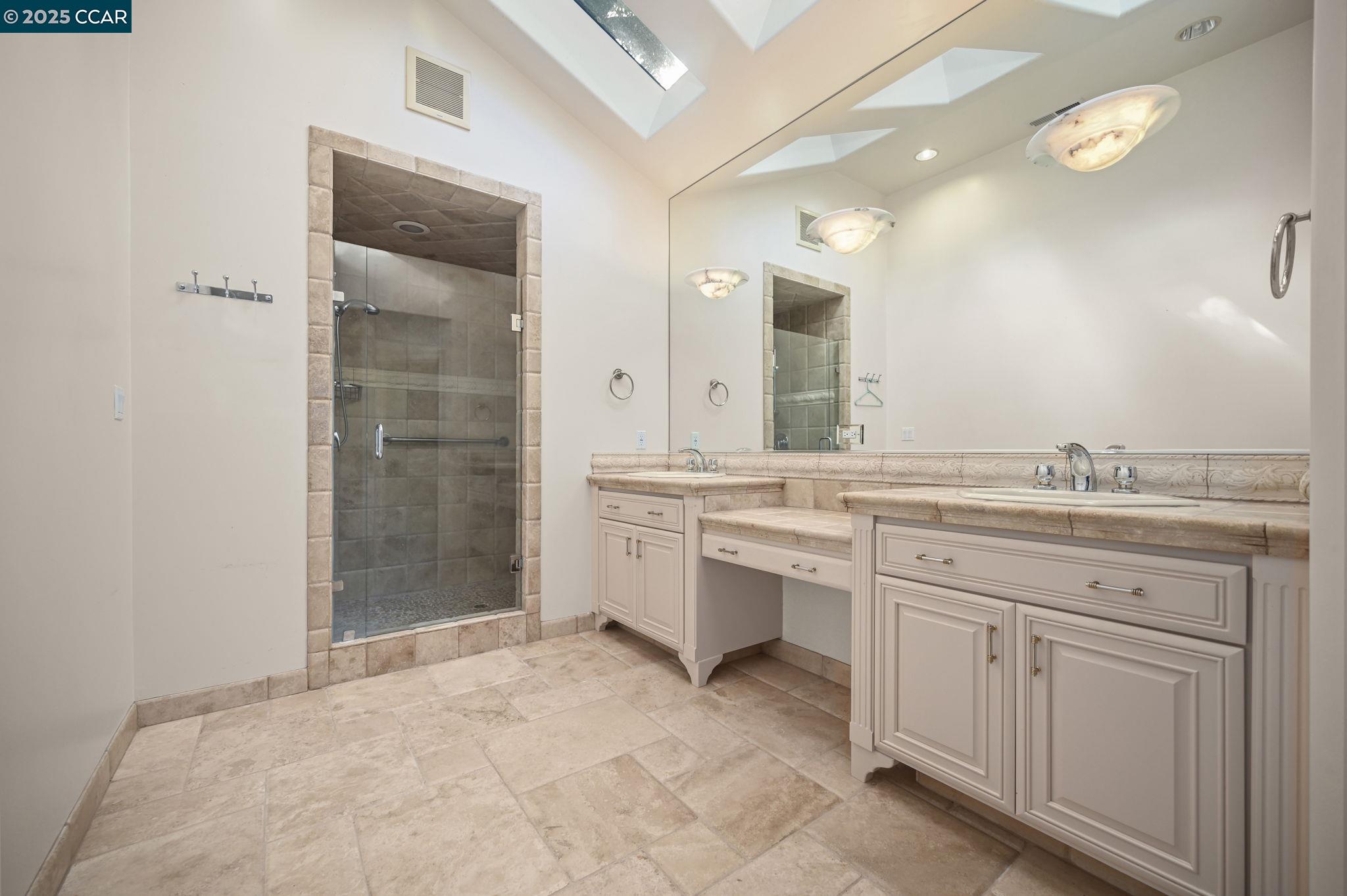 Detail Gallery Image 13 of 42 For 230 Moraga Way, Orinda,  CA 94563-3837 - 3 Beds | 3 Baths