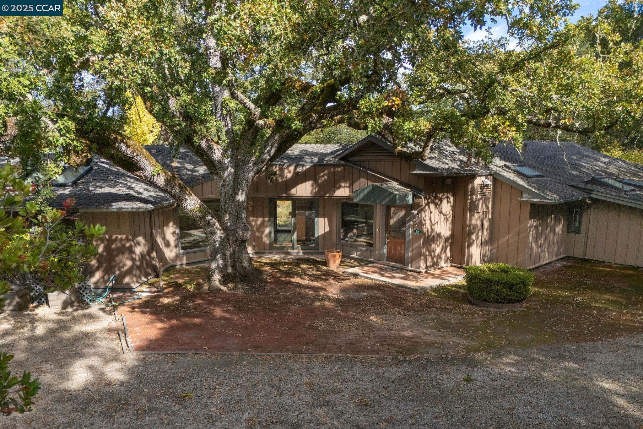 Detail Gallery Image 5 of 42 For 230 Moraga Way, Orinda,  CA 94563-3837 - 3 Beds | 3 Baths