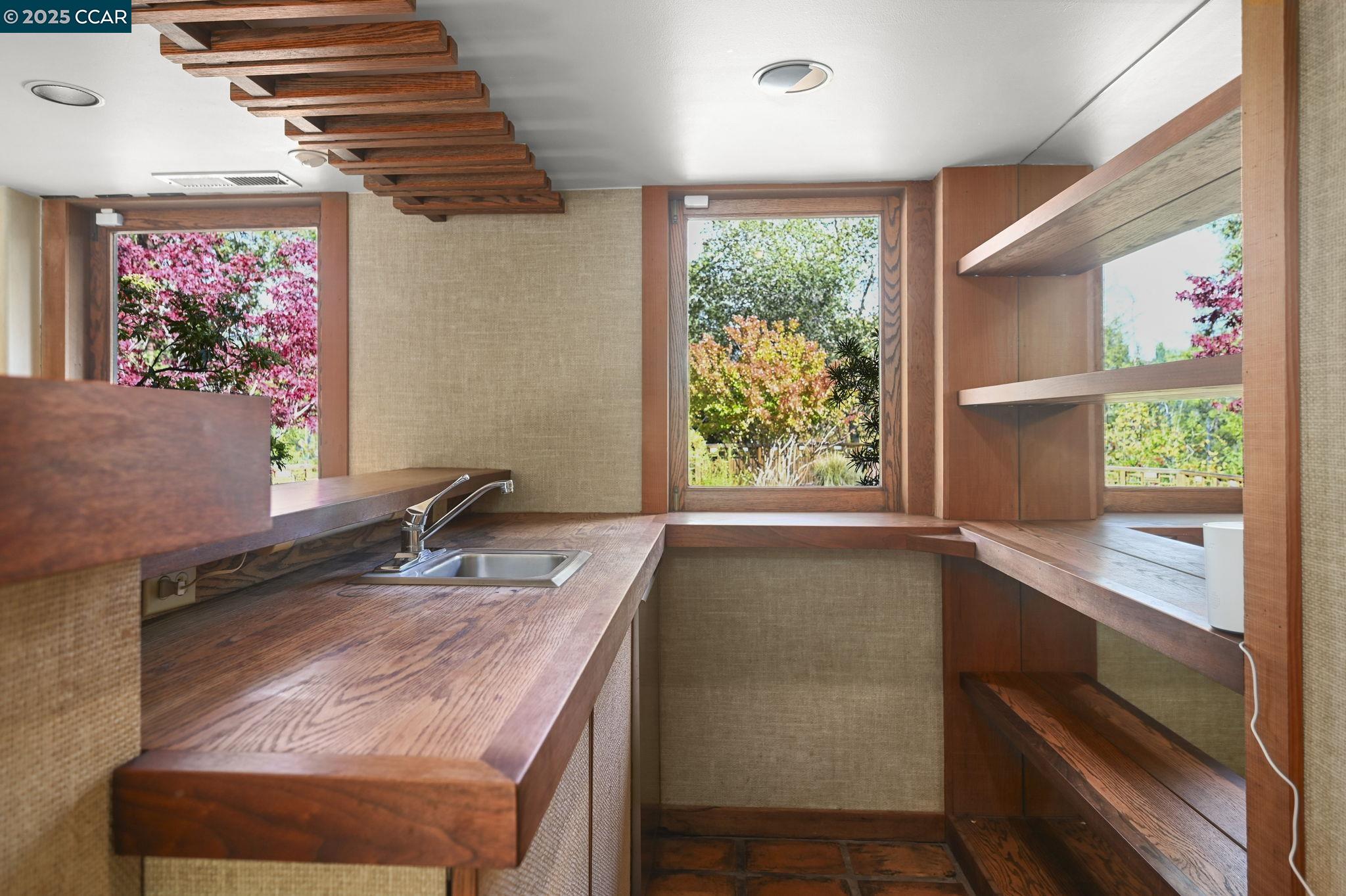 Detail Gallery Image 7 of 42 For 230 Moraga Way, Orinda,  CA 94563-3837 - 3 Beds | 3 Baths