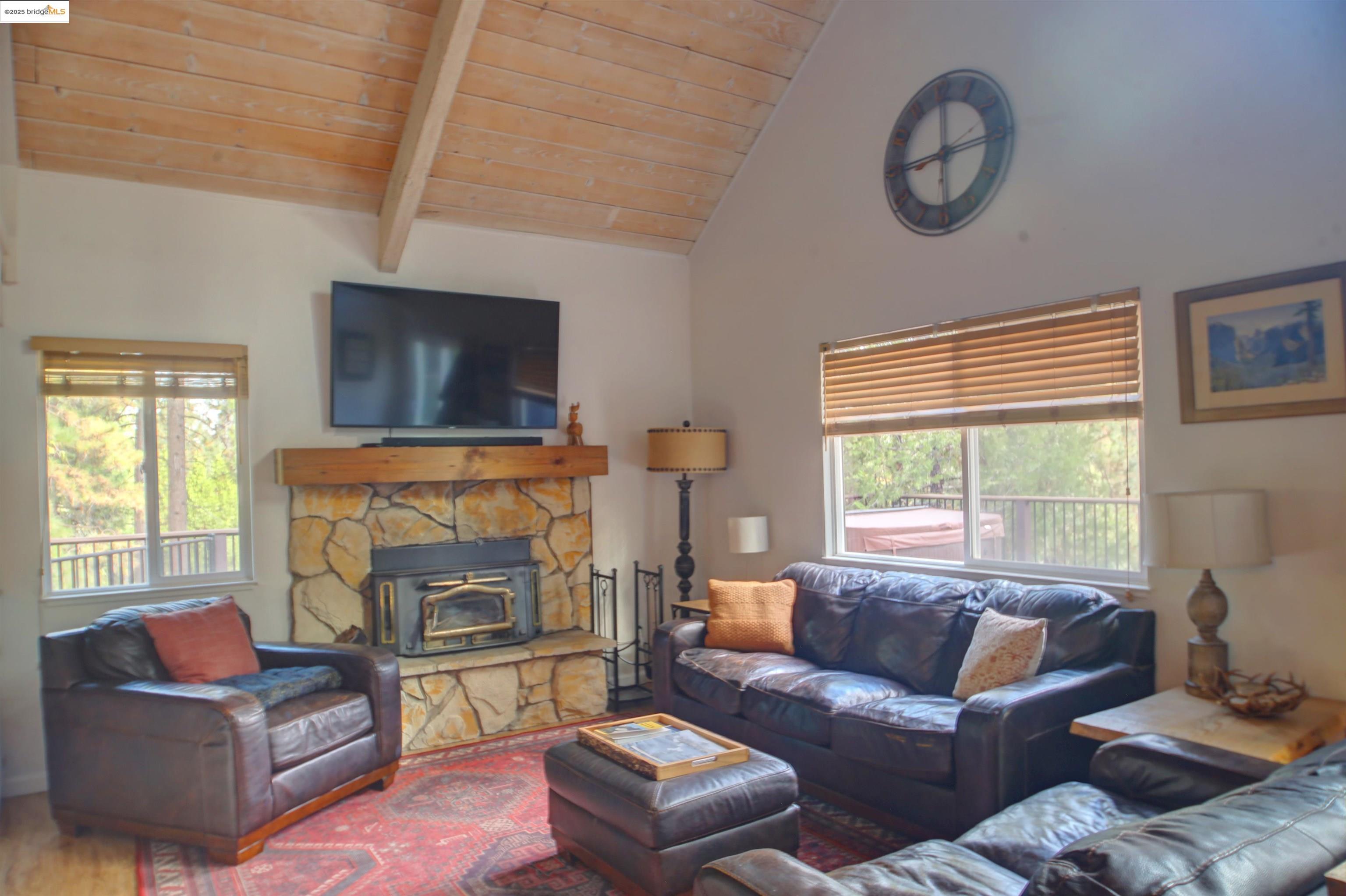 Detail Gallery Image 18 of 39 For 11979 Myer Ct, Groveland,  CA 95321 - 3 Beds | 2 Baths