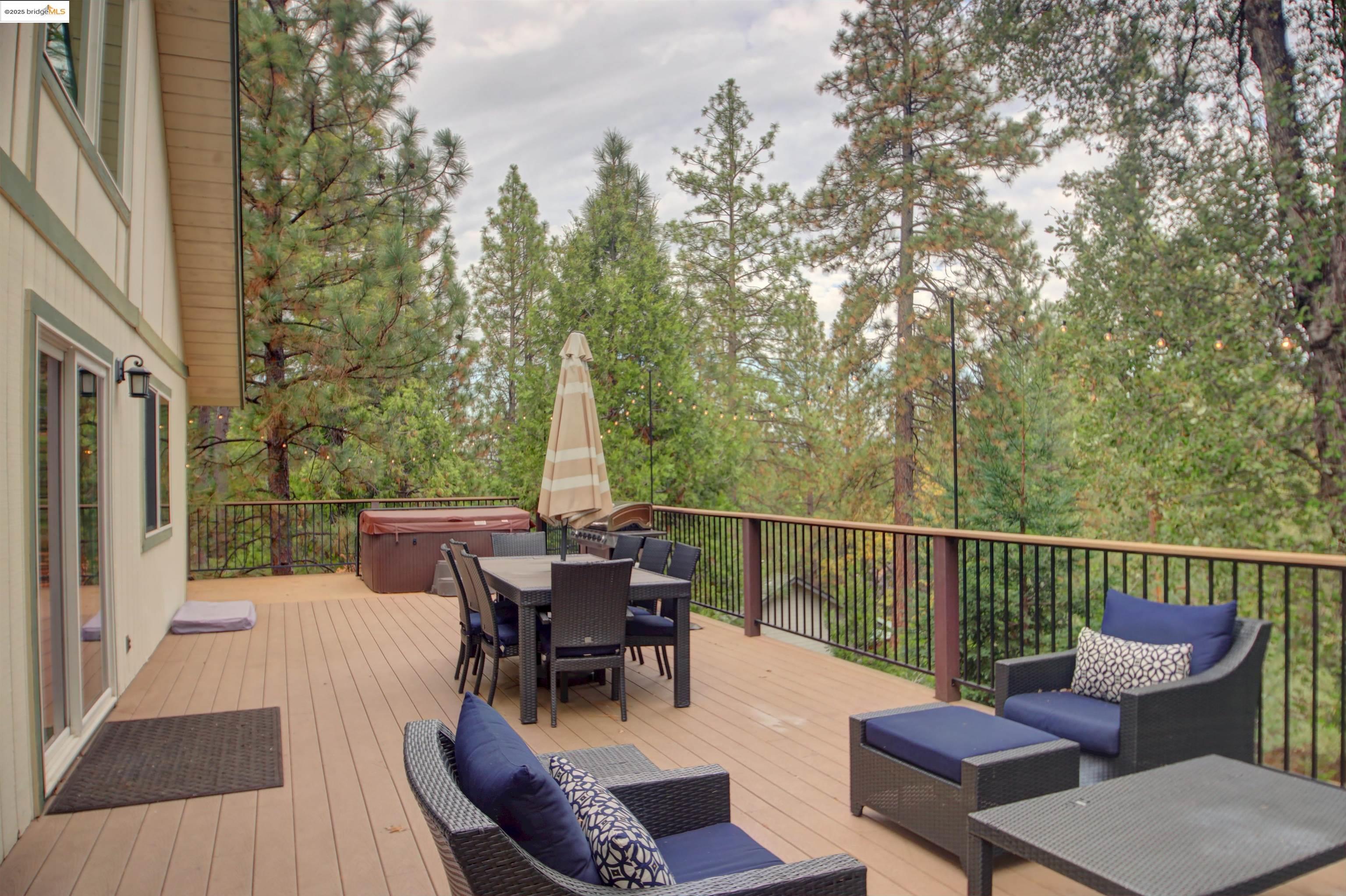 Detail Gallery Image 4 of 39 For 11979 Myer Ct, Groveland,  CA 95321 - 3 Beds | 2 Baths