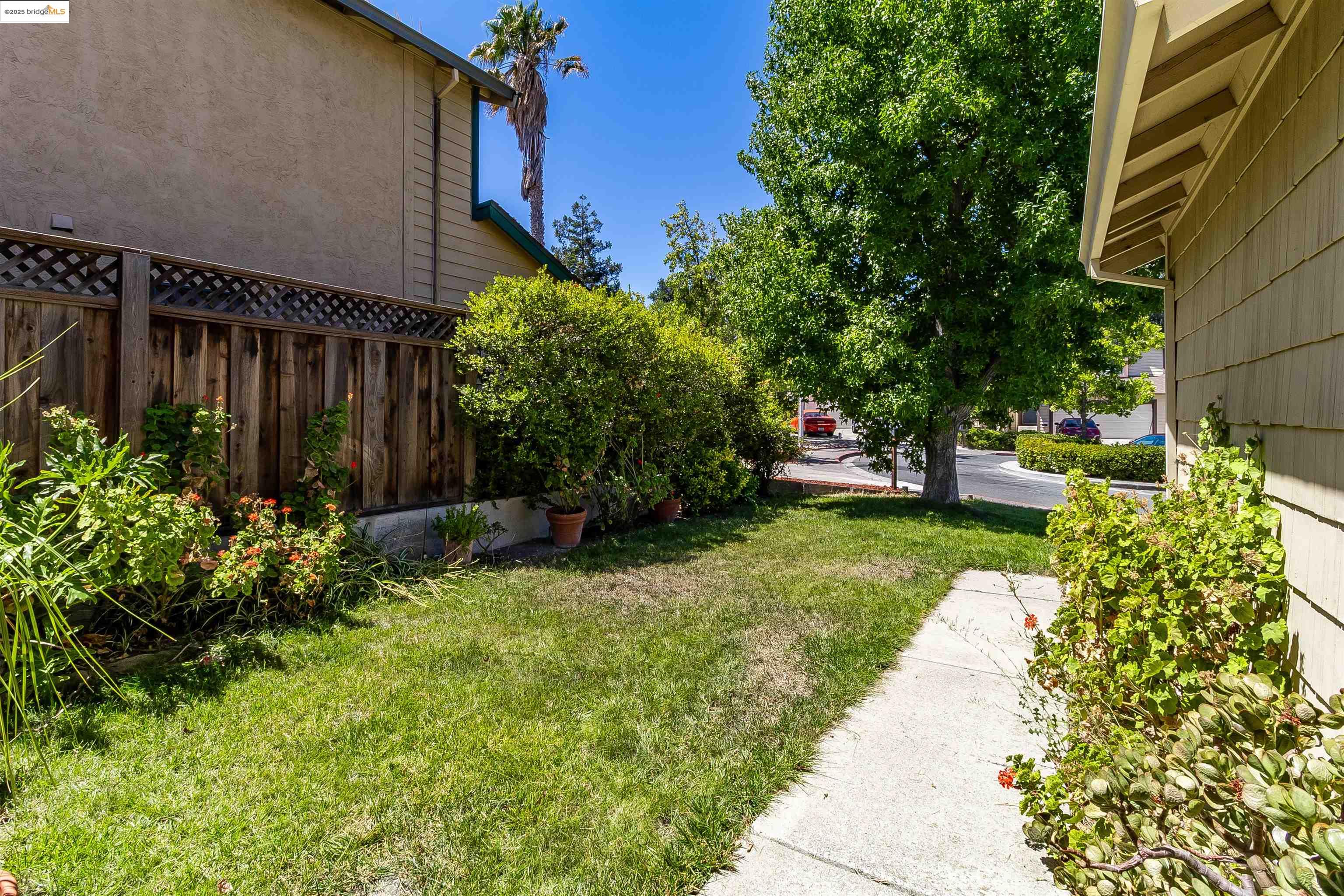 Detail Gallery Image 8 of 37 For 2709 Clover Ct, Antioch,  CA 94531 - 4 Beds | 2/1 Baths