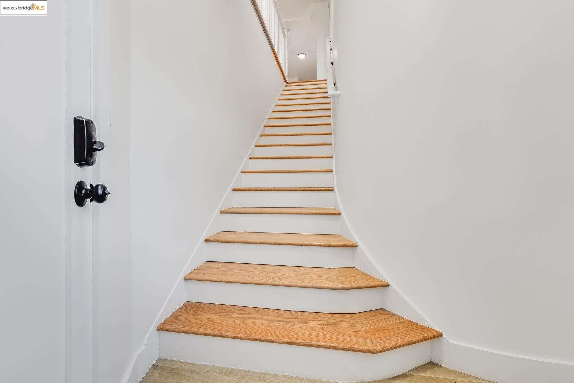 Detail Gallery Image 2 of 55 For 1238 12th St, Oakland,  CA 94607 - – Beds | – Baths