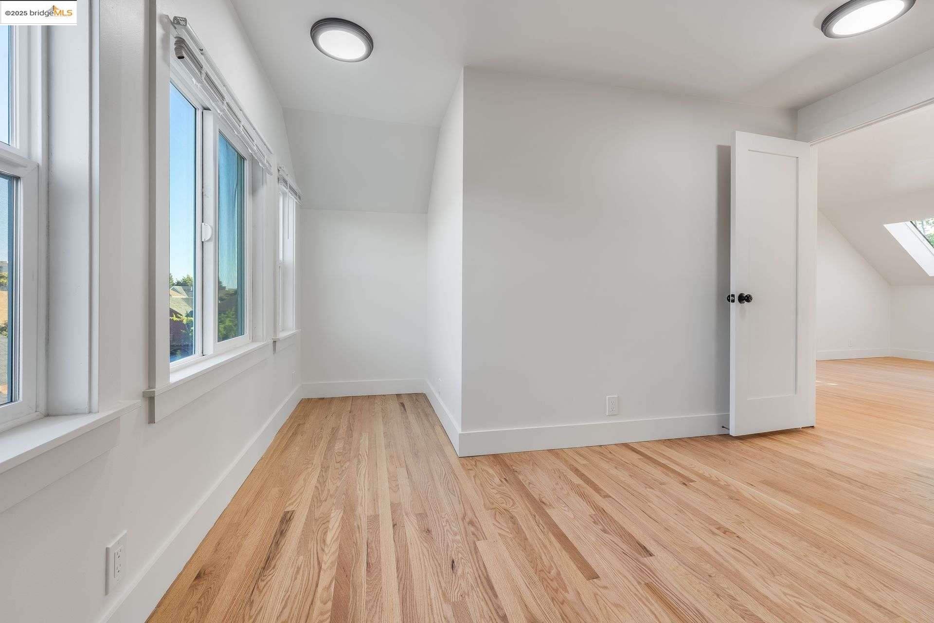 Detail Gallery Image 25 of 55 For 1238 12th St, Oakland,  CA 94607 - – Beds | – Baths