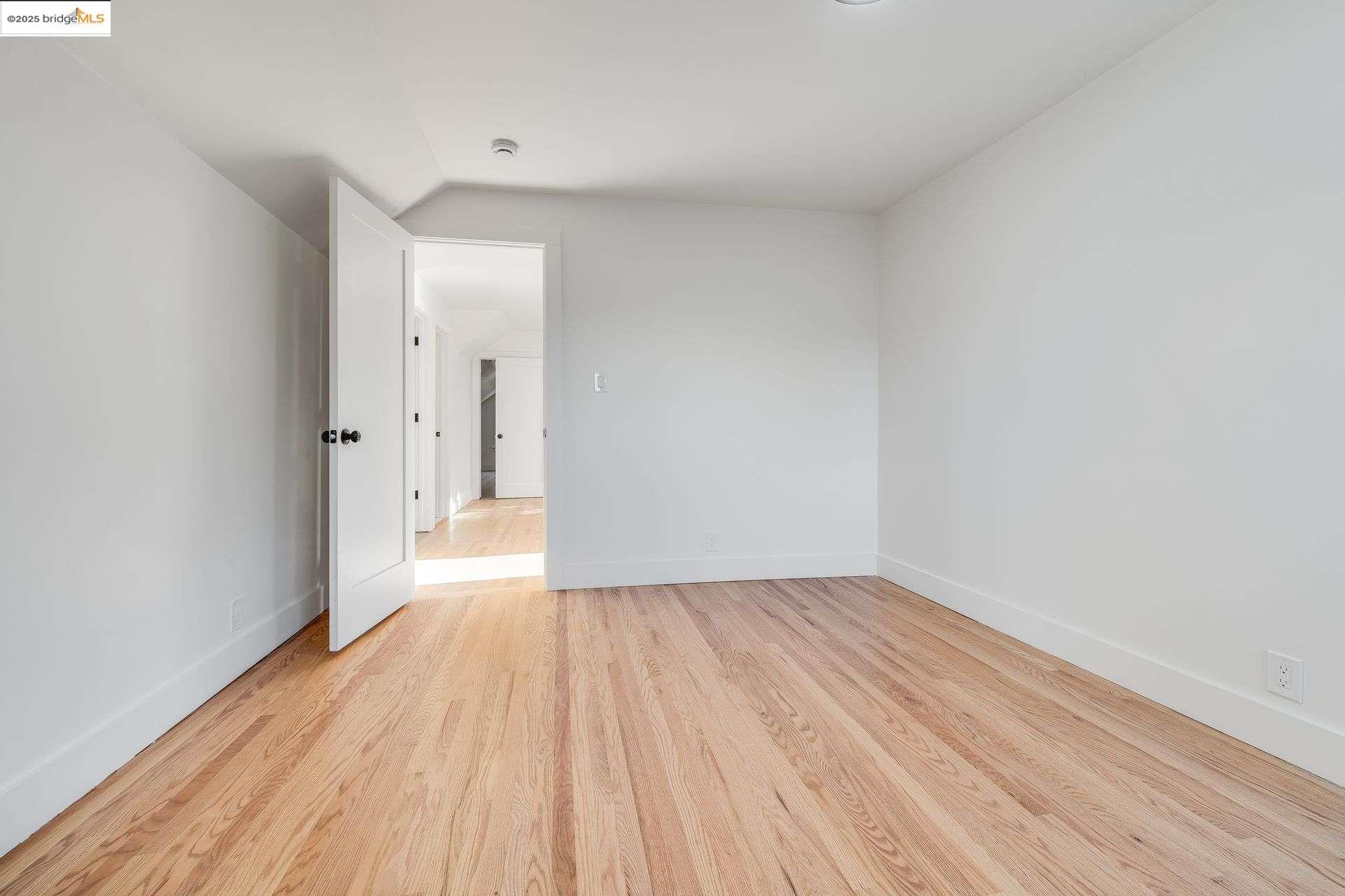 Detail Gallery Image 27 of 55 For 1238 12th St, Oakland,  CA 94607 - – Beds | – Baths