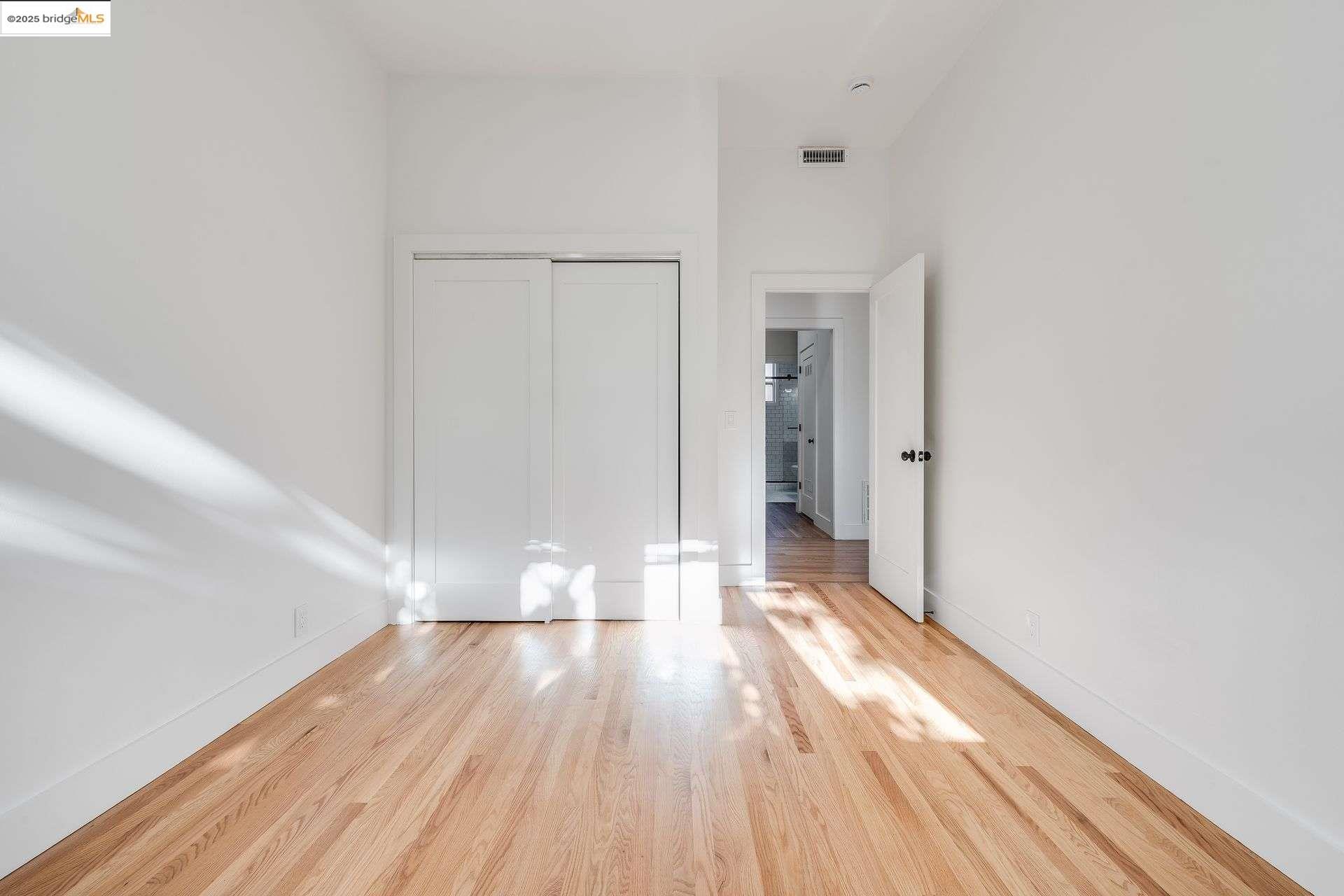 Detail Gallery Image 10 of 55 For 1238 12th St, Oakland,  CA 94607 - – Beds | – Baths