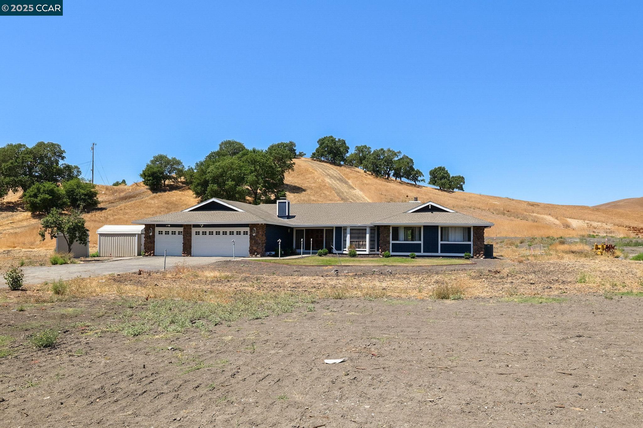 Detail Gallery Image 3 of 36 For 1610 Lawrence Road, Danville,  CA 94506-4701 - 4 Beds | 2/1 Baths