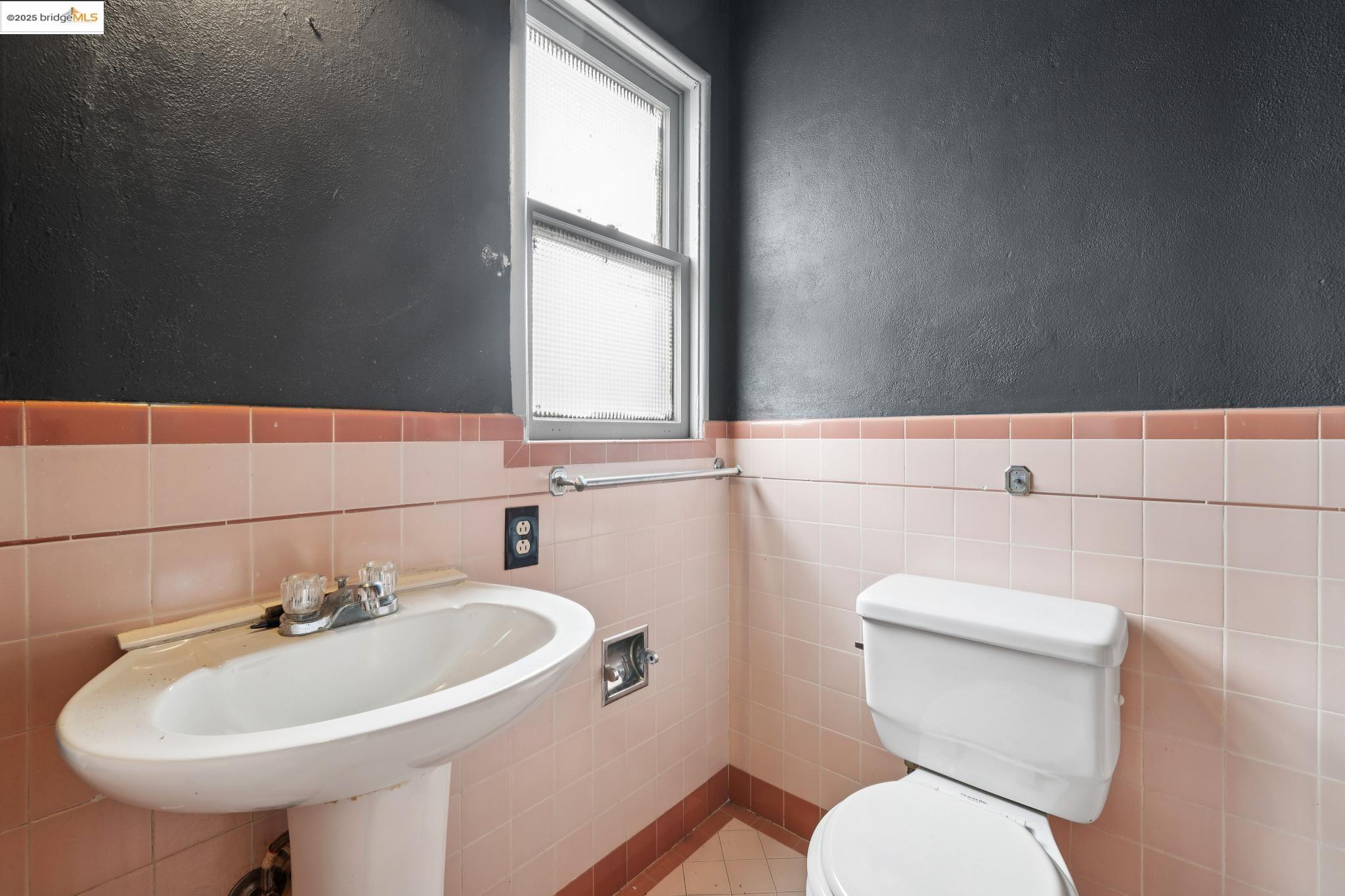 Detail Gallery Image 18 of 27 For 521 Merritt Ave, Oakland,  CA 94610 - – Beds | – Baths