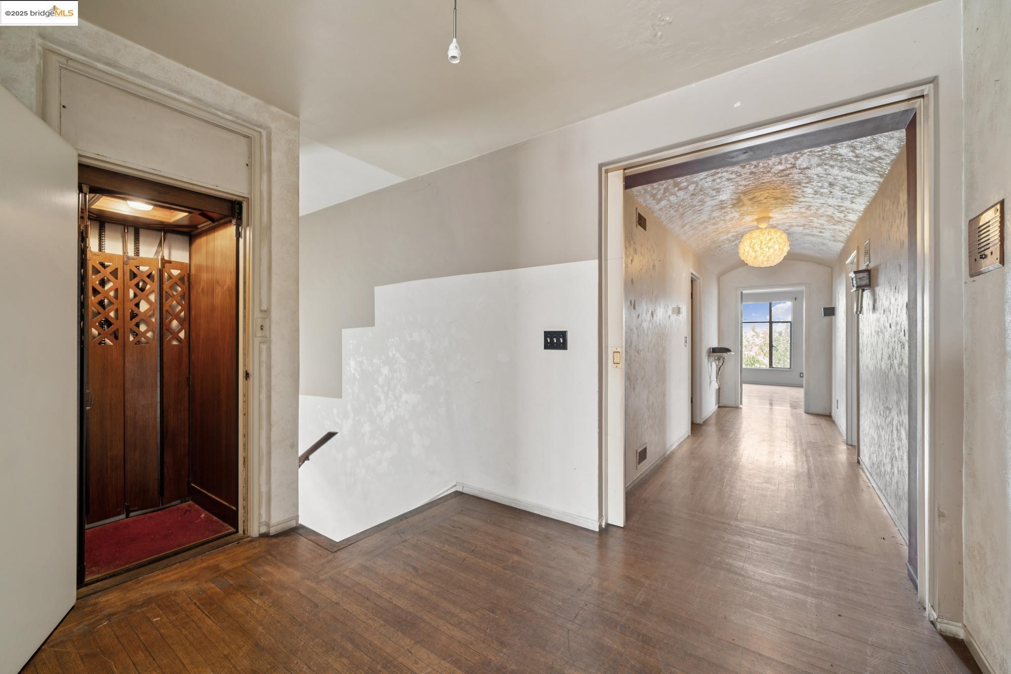 Detail Gallery Image 6 of 27 For 521 Merritt Ave, Oakland,  CA 94610 - – Beds | – Baths