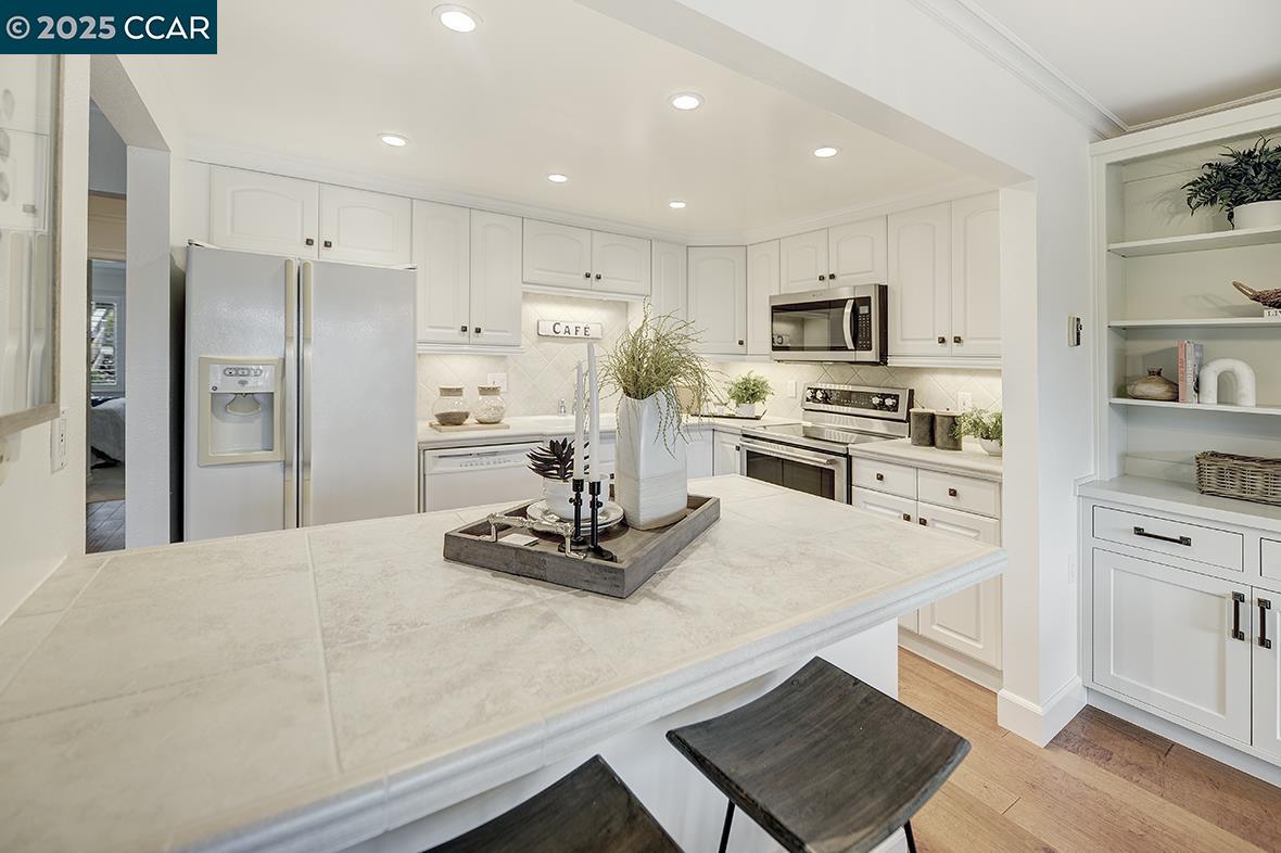 Detail Gallery Image 11 of 54 For 1317 Ptarmigan Dr #6,  Walnut Creek,  CA 94595 - 2 Beds | 1 Baths