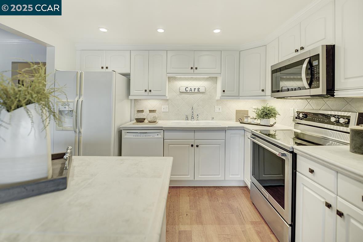 Detail Gallery Image 12 of 54 For 1317 Ptarmigan Dr #6,  Walnut Creek,  CA 94595 - 2 Beds | 1 Baths