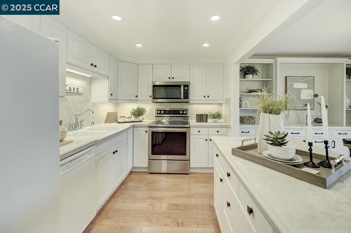 Detail Gallery Image 13 of 54 For 1317 Ptarmigan Dr #6,  Walnut Creek,  CA 94595 - 2 Beds | 1 Baths