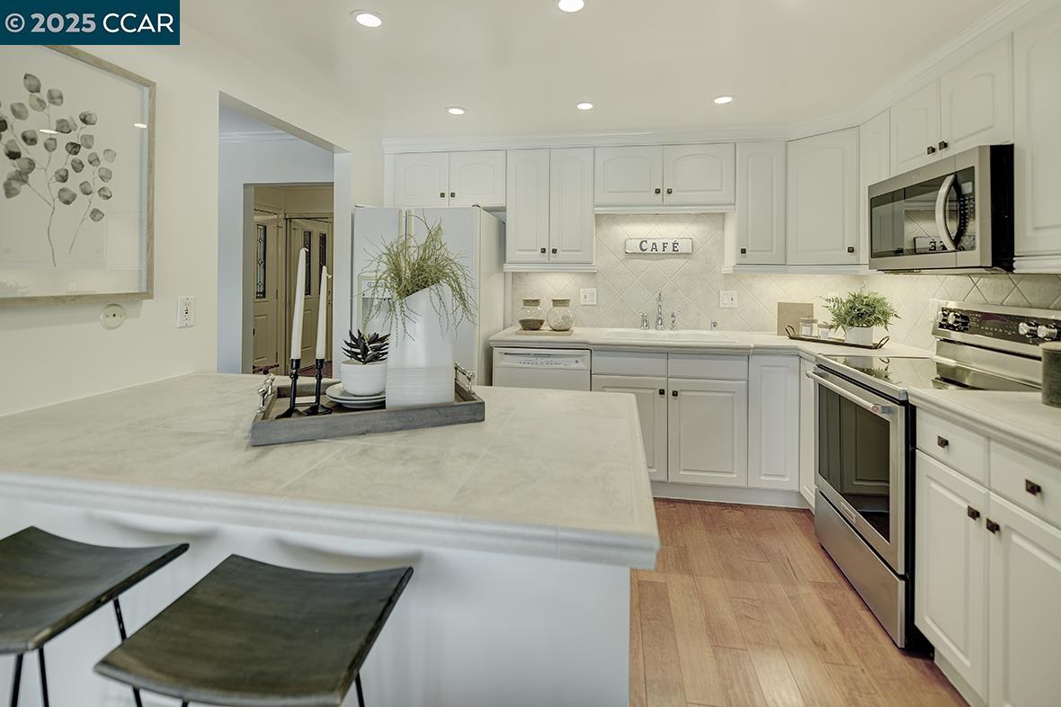 Detail Gallery Image 40 of 54 For 1317 Ptarmigan Dr #6,  Walnut Creek,  CA 94595 - 2 Beds | 1 Baths