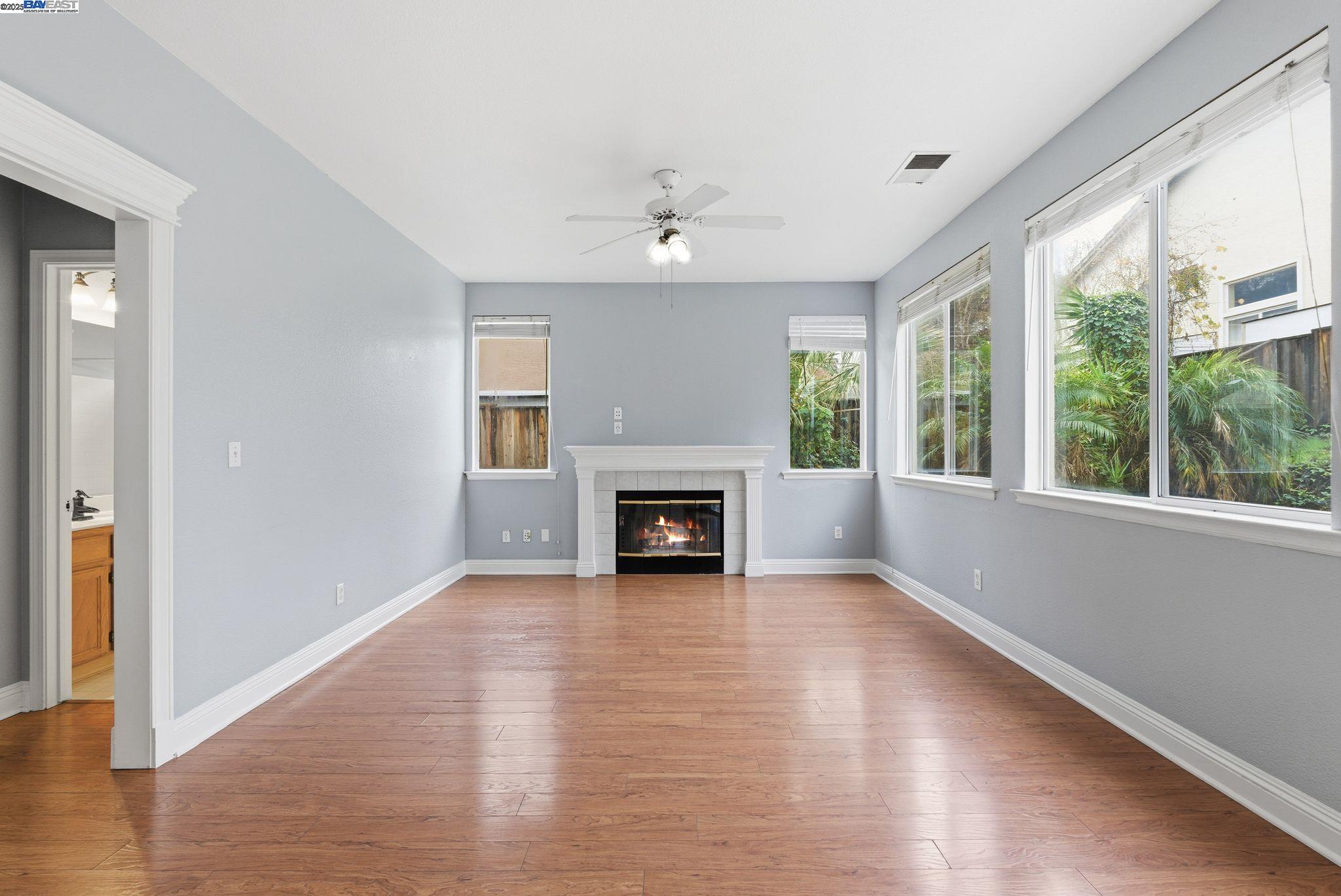 Detail Gallery Image 13 of 36 For 2337 Woodhill Dr, Pittsburg,  CA 94565 - 5 Beds | 3 Baths