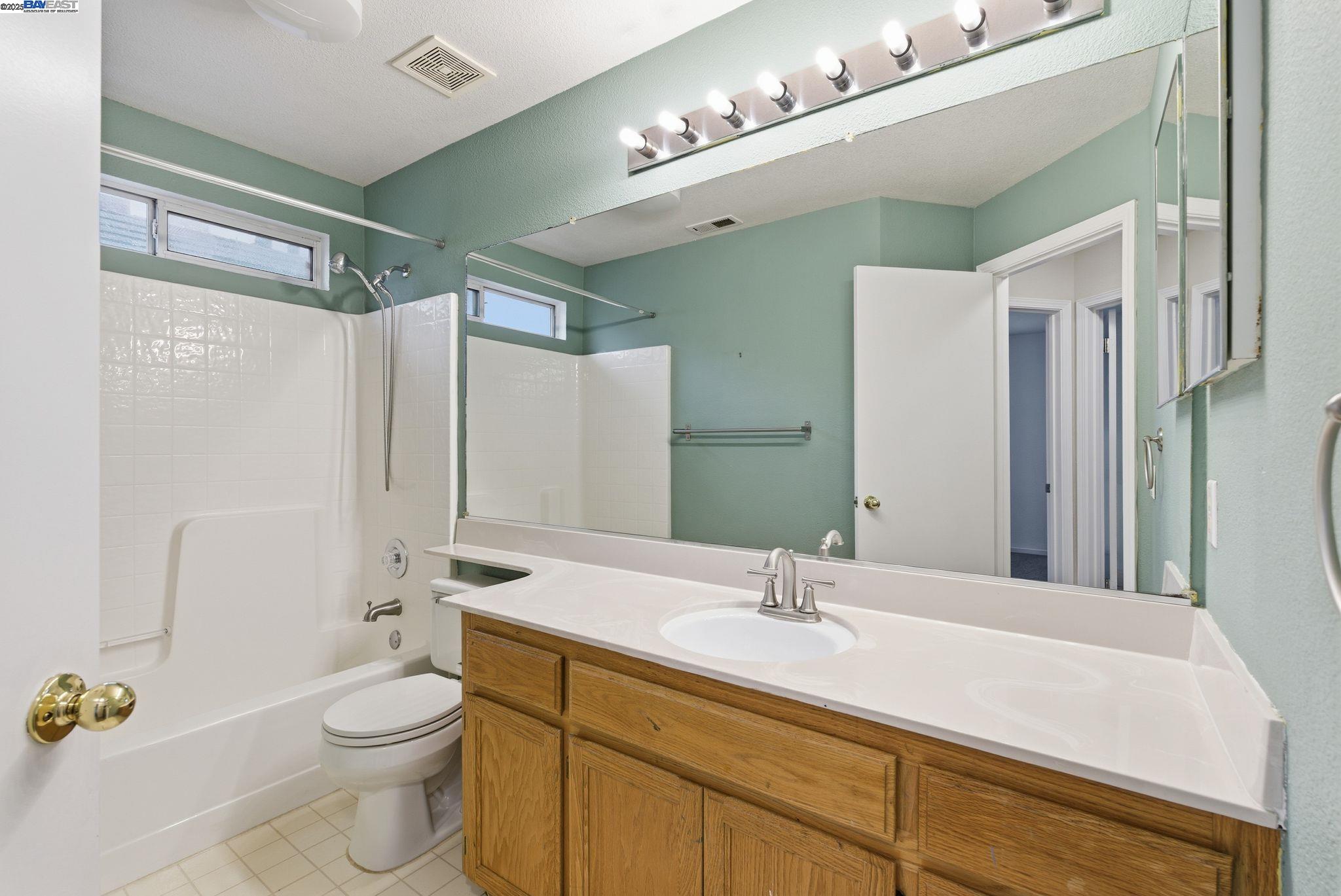 Detail Gallery Image 31 of 36 For 2337 Woodhill Dr, Pittsburg,  CA 94565 - 5 Beds | 3 Baths