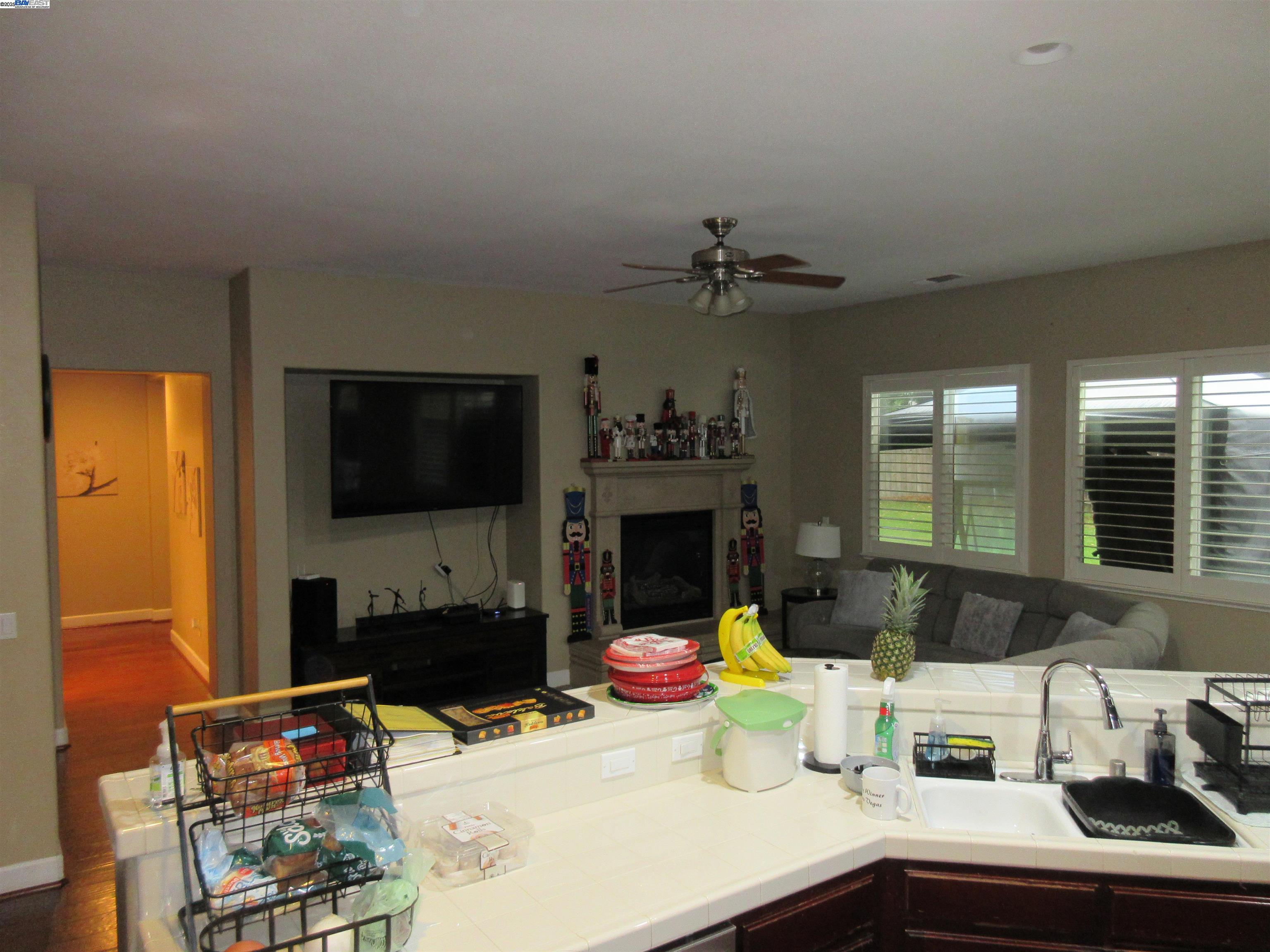 Detail Gallery Image 11 of 39 For 2644 Swainsons Hawk St, Stockton,  CA 95209 - 4 Beds | 3 Baths